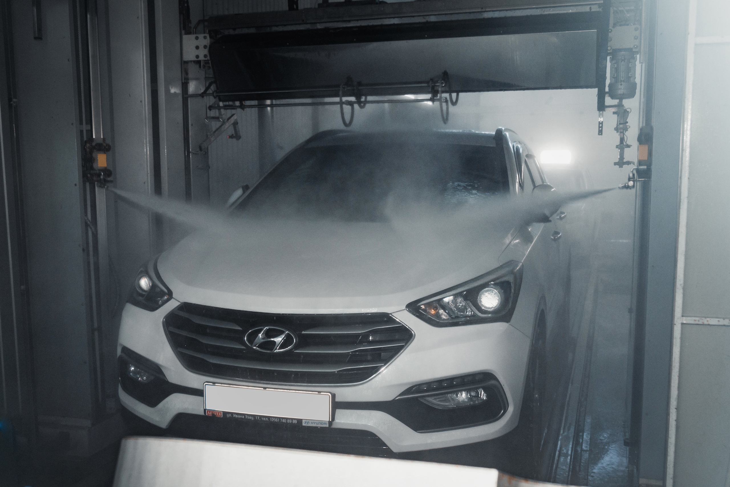 Automatic Car Wash. Photographer in Paris — Vitalii Motruk