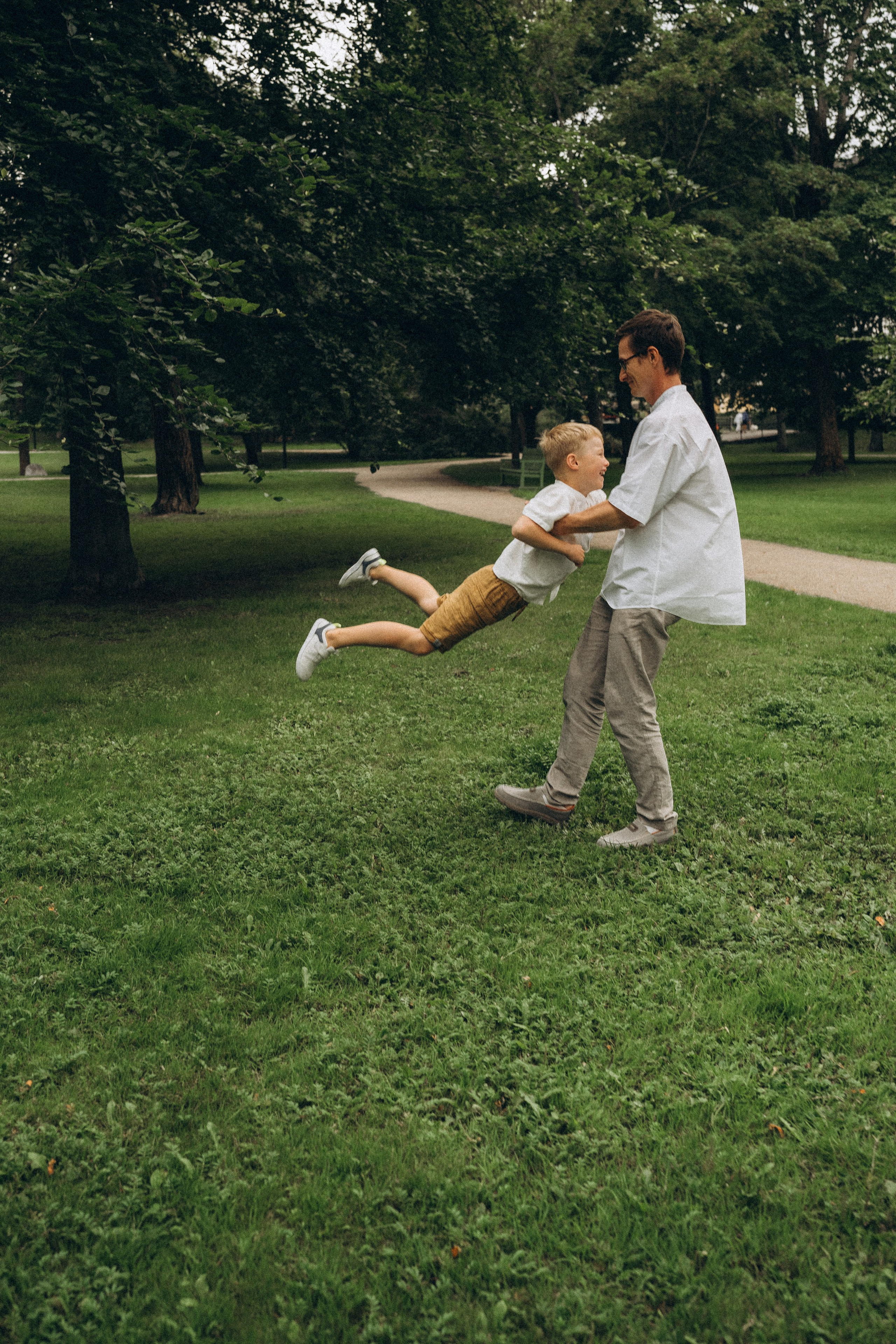 Kaivopuisto. Wedding and potrait photographer in Helsinki Vickan O