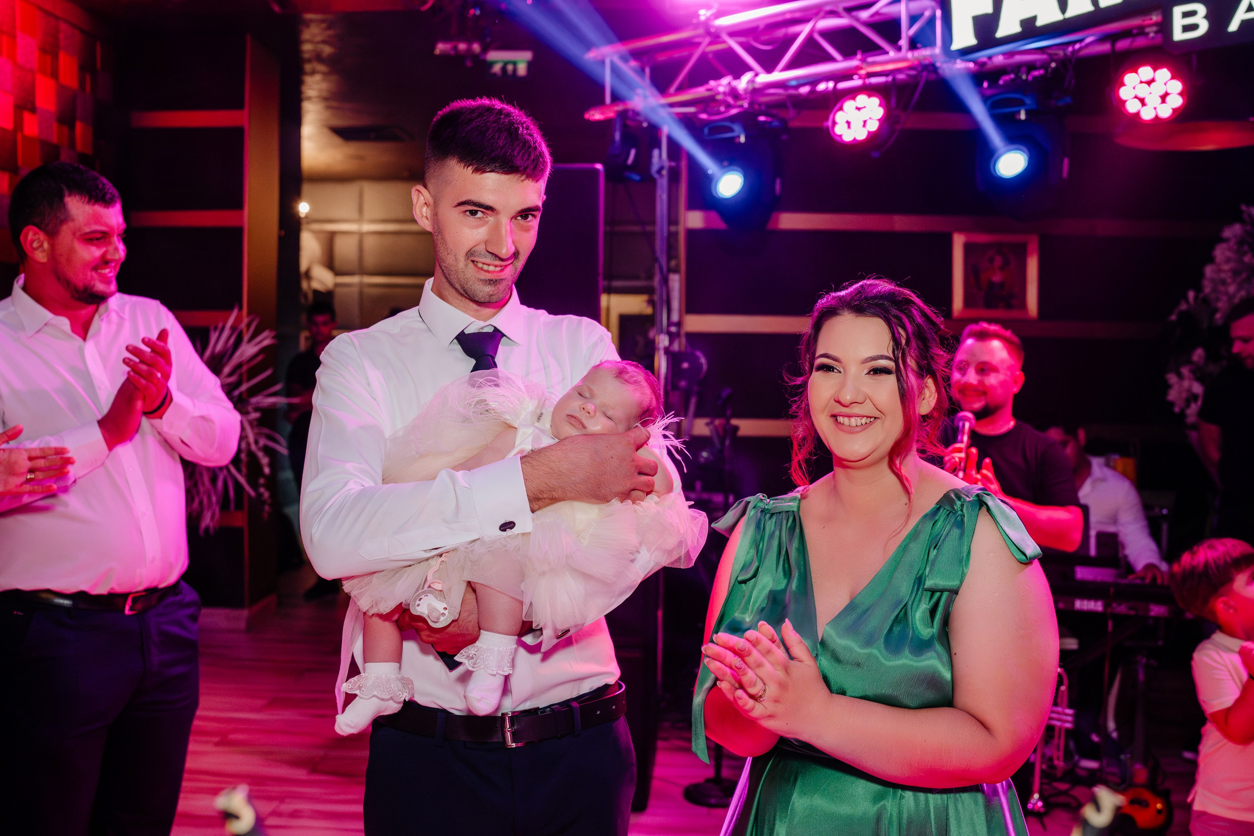 Larisa Ioana. Raw Studio. Fotograful tau de nunta!