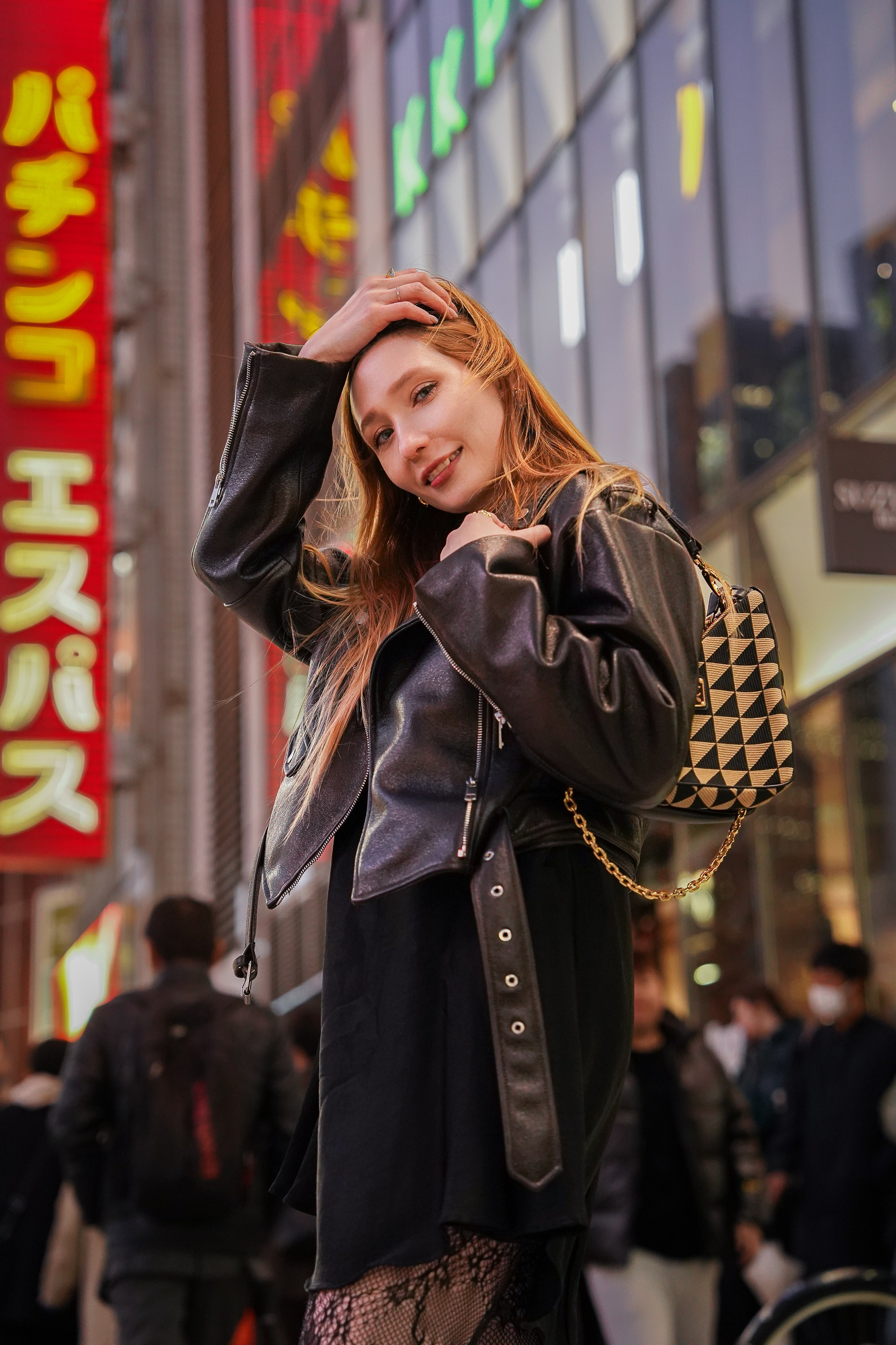 Вечерняя съёмка в Шинжуку. Фотограф в Токио Япония