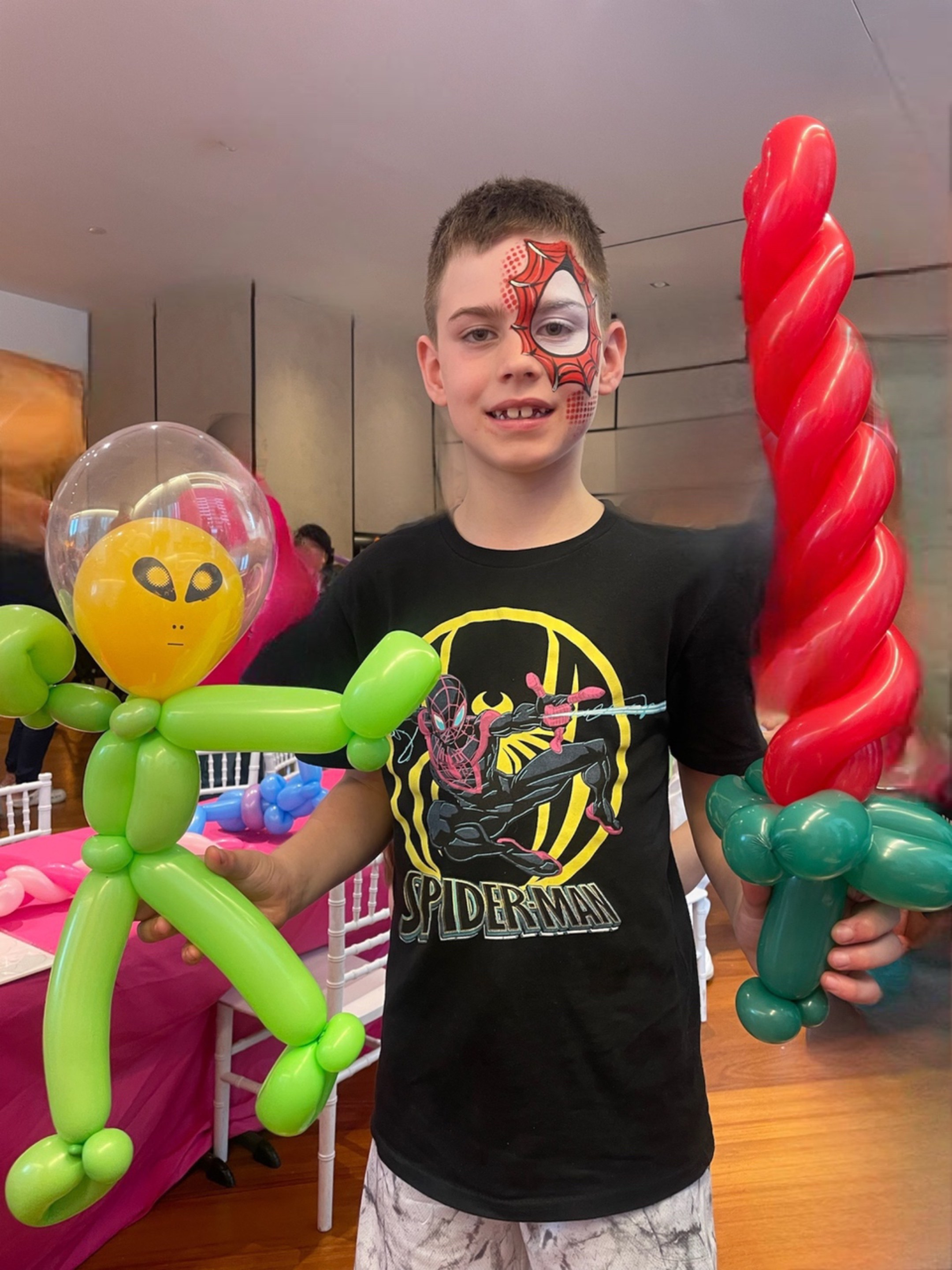 Combo Face Painting + Balloon Twisting. Color Boom