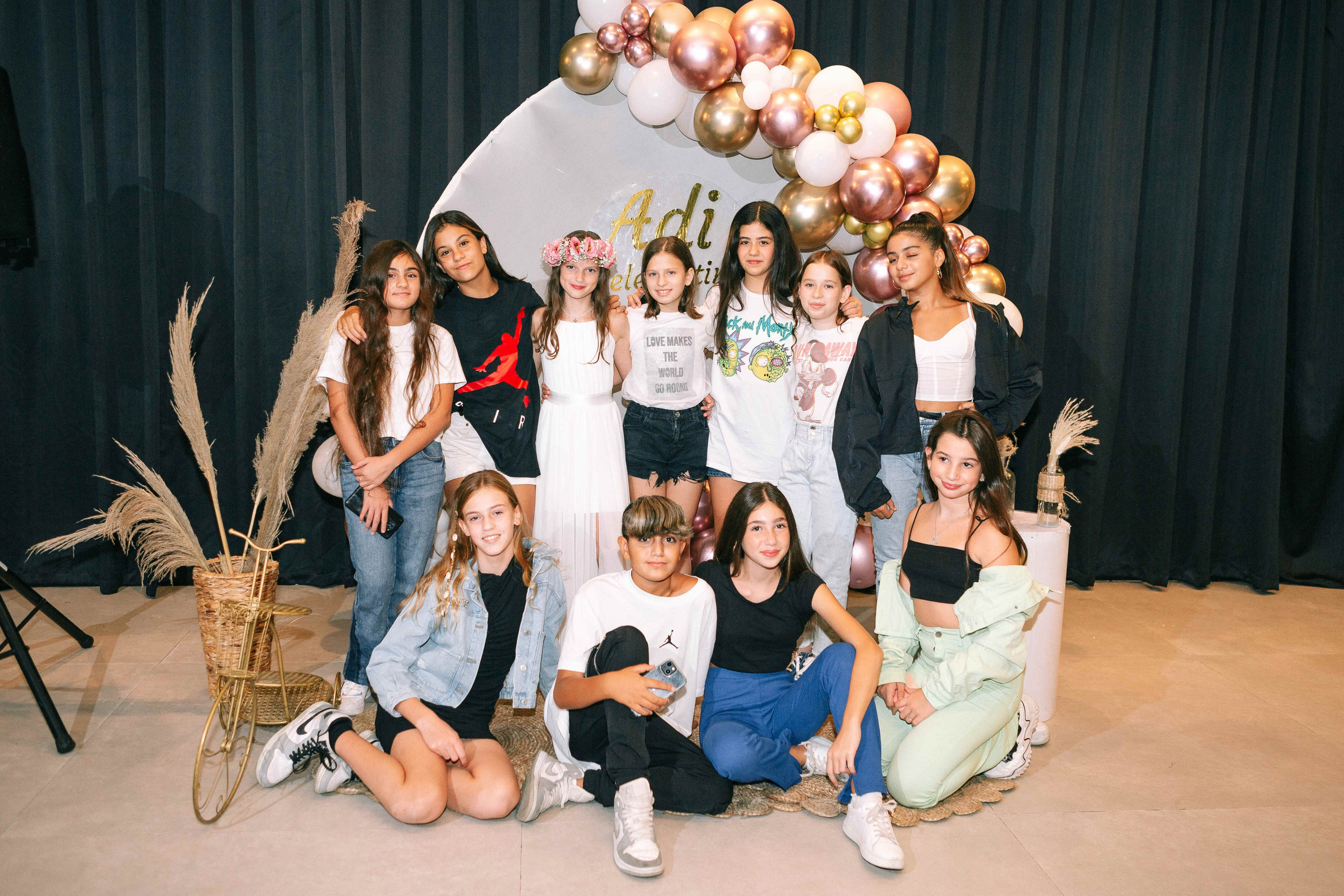 PARTY WITH FRIENDS. Https://shi-photo.com/