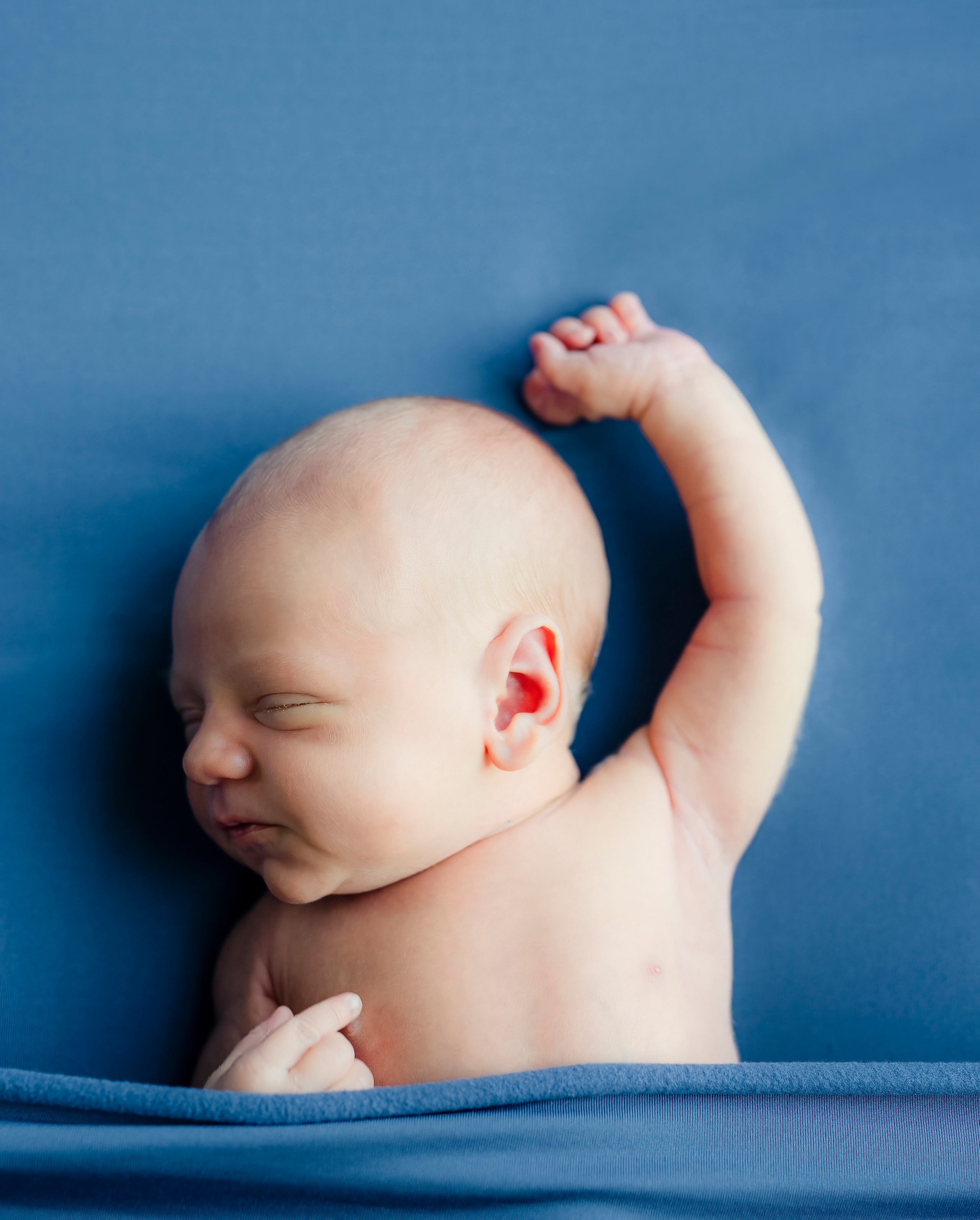 pasgeboren baby is aan het gapen