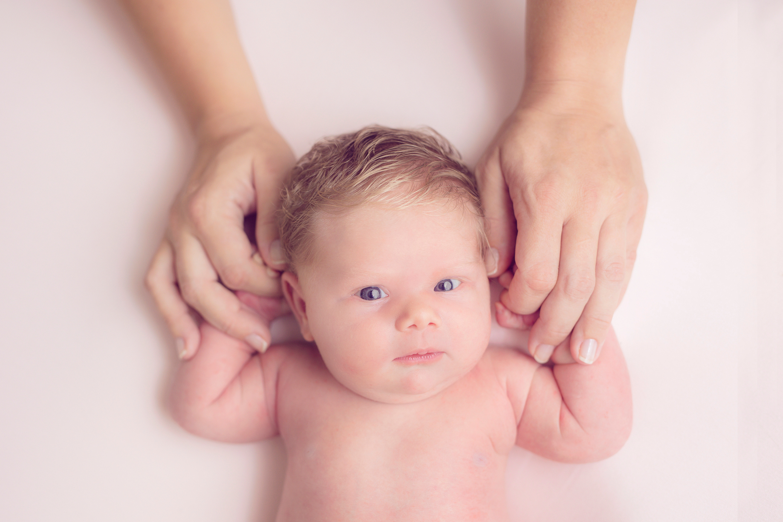 Babyfotoshoot met zorg samengesteld