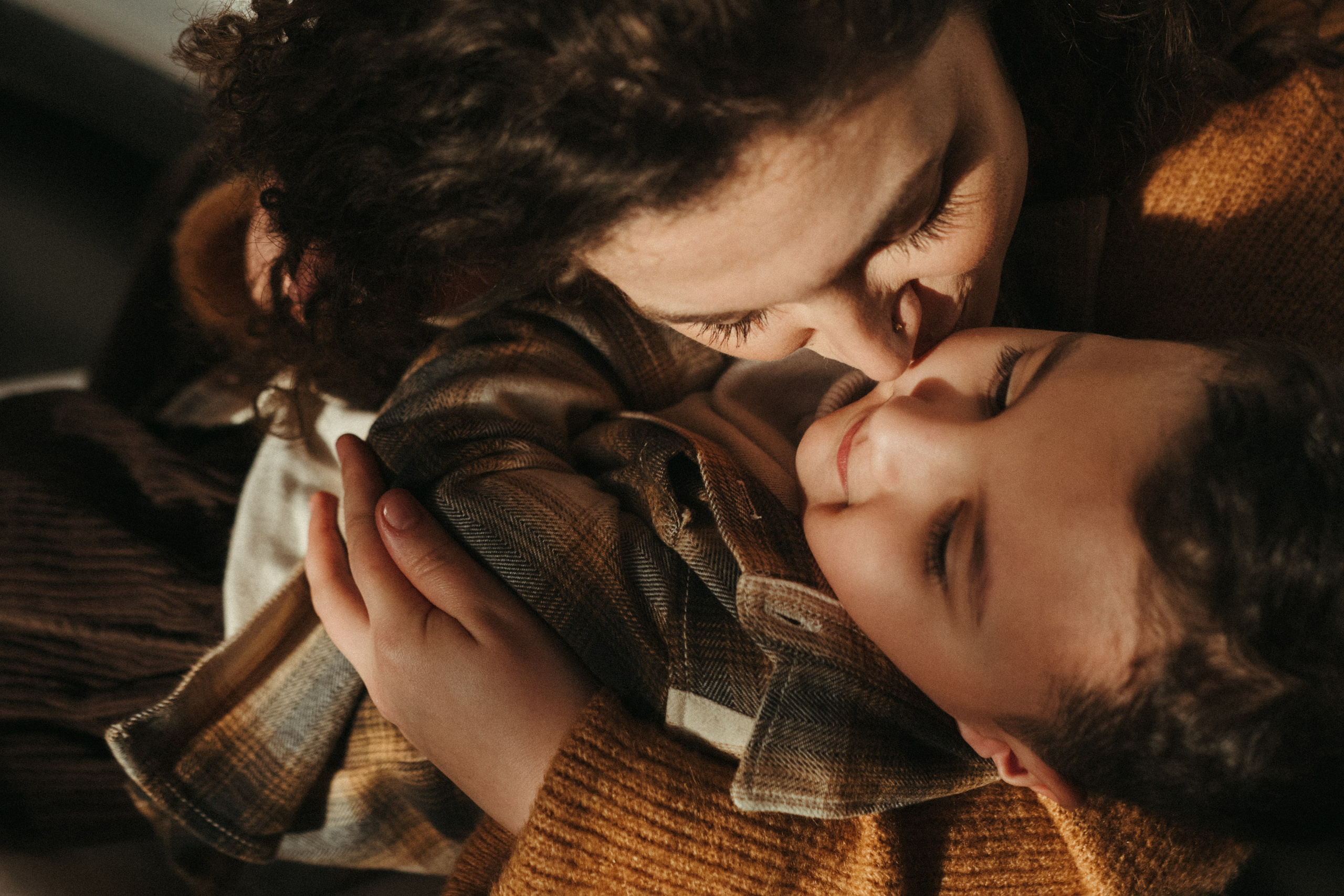 Lika and Anar. Family photographer in Saudi Arabia