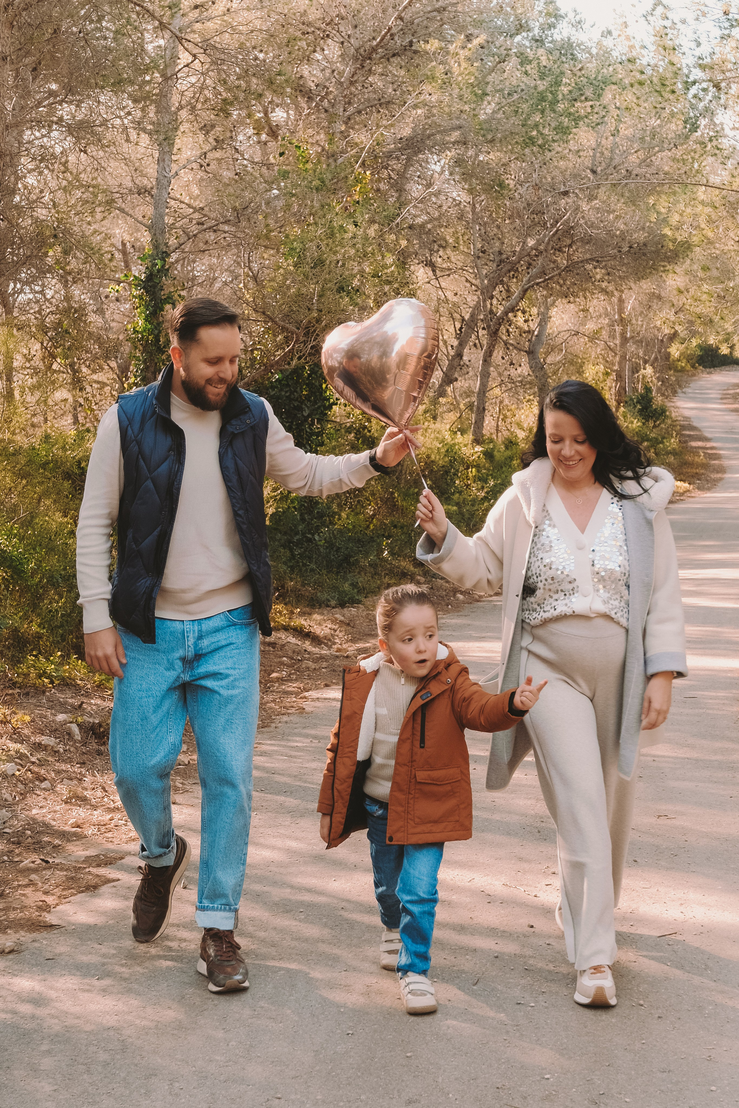 Sesión familiar embarazo. Fotografía profesional en Calafell - Elena Medvedeva