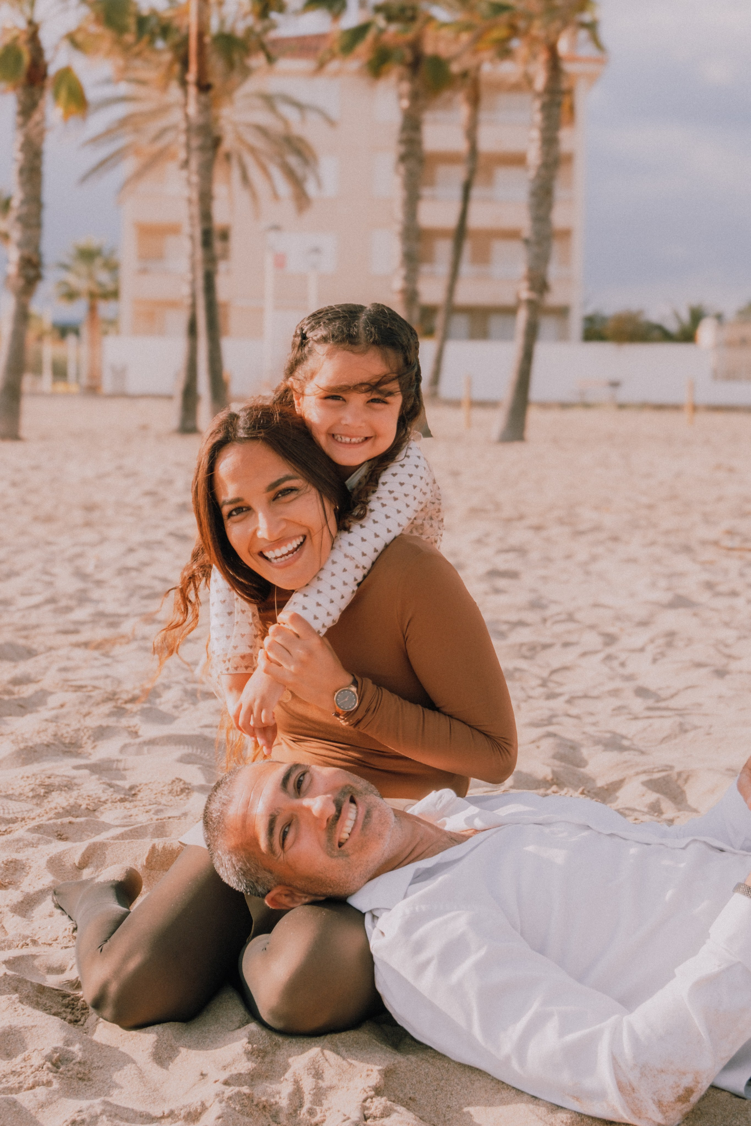Sesión familiar en la playa. Fotografía profesional en Calafell - Elena Medvedeva