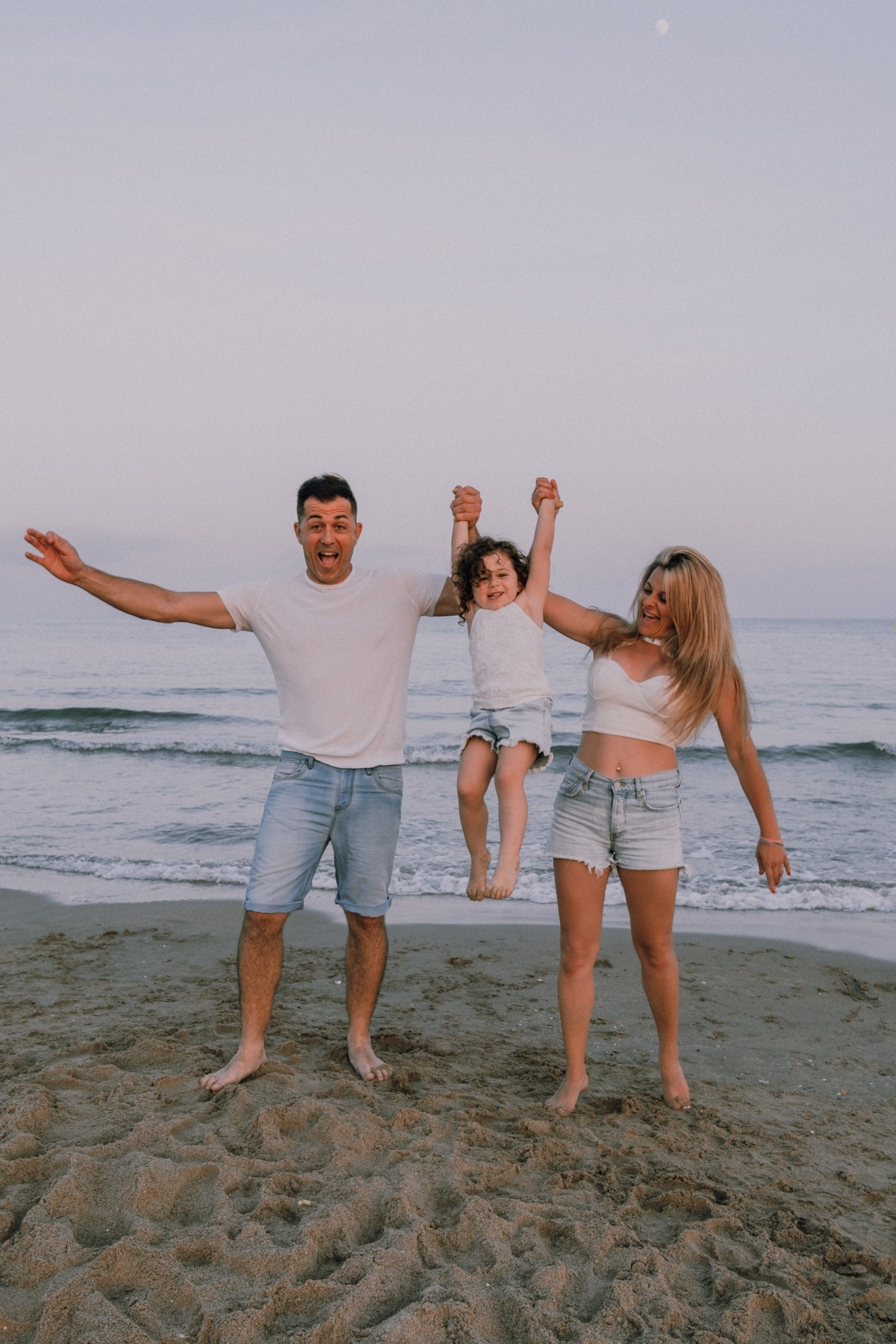 Sesión familiar en la playa. Fotografía profesional en Calafell - Elena Medvedeva