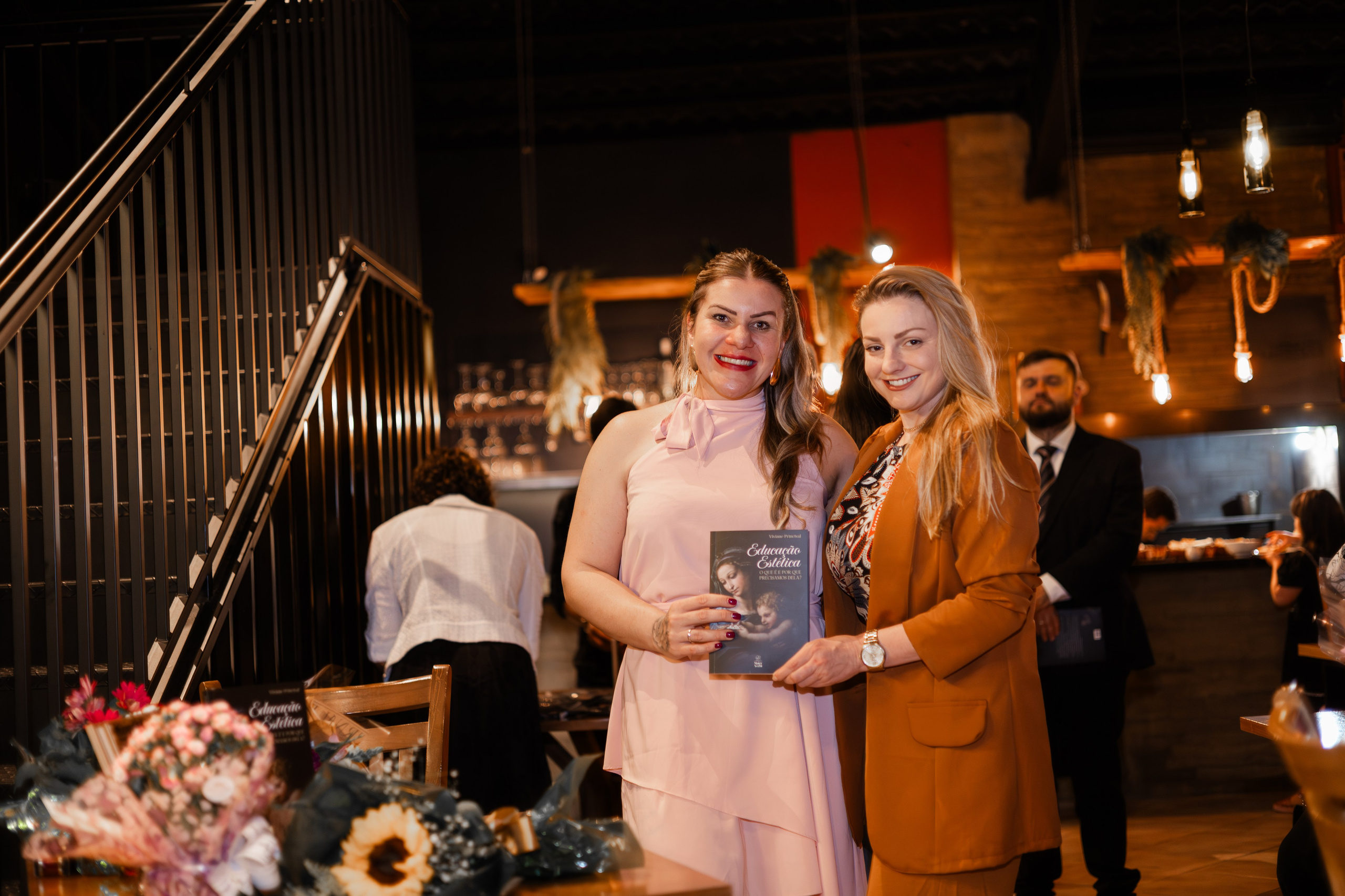 Lançamento de Livro Vivi Princival