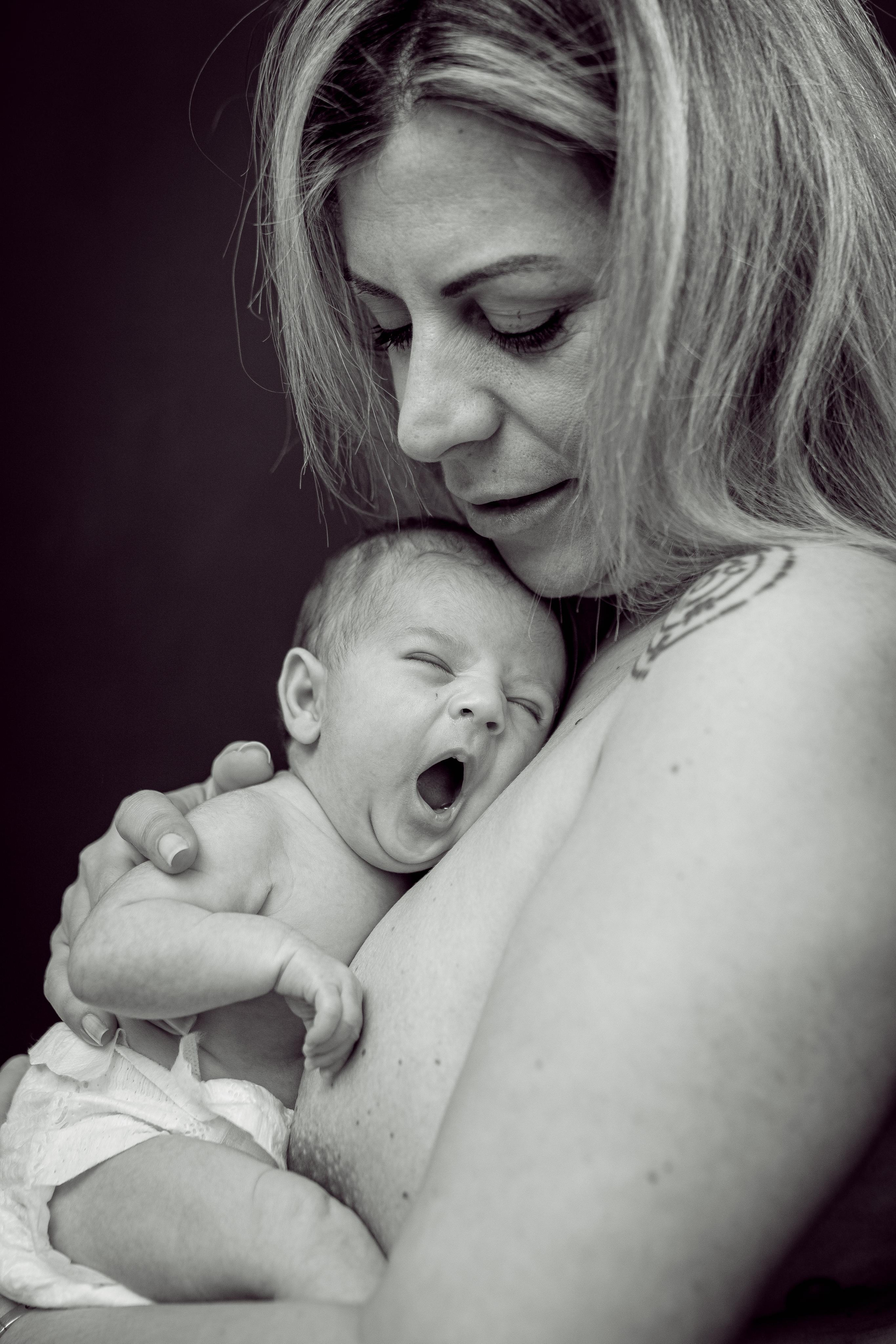Home Newborn Session. Family Photographer in Greece