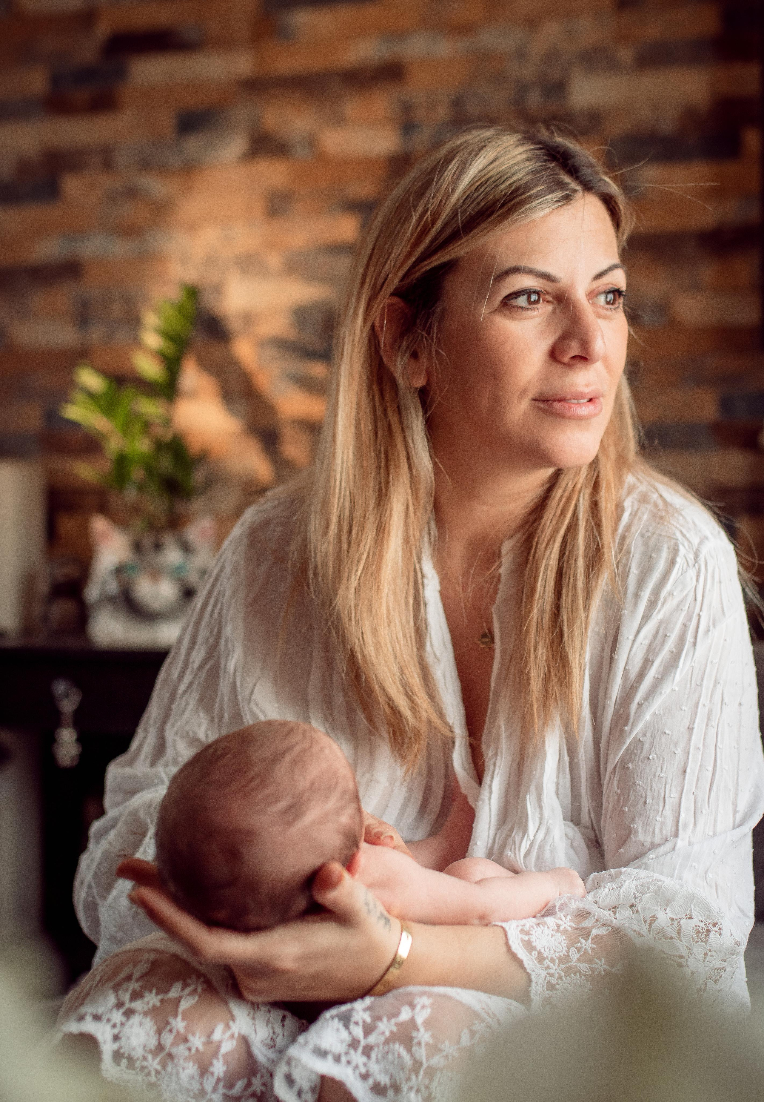 Home Newborn Session. Family Photographer in Greece