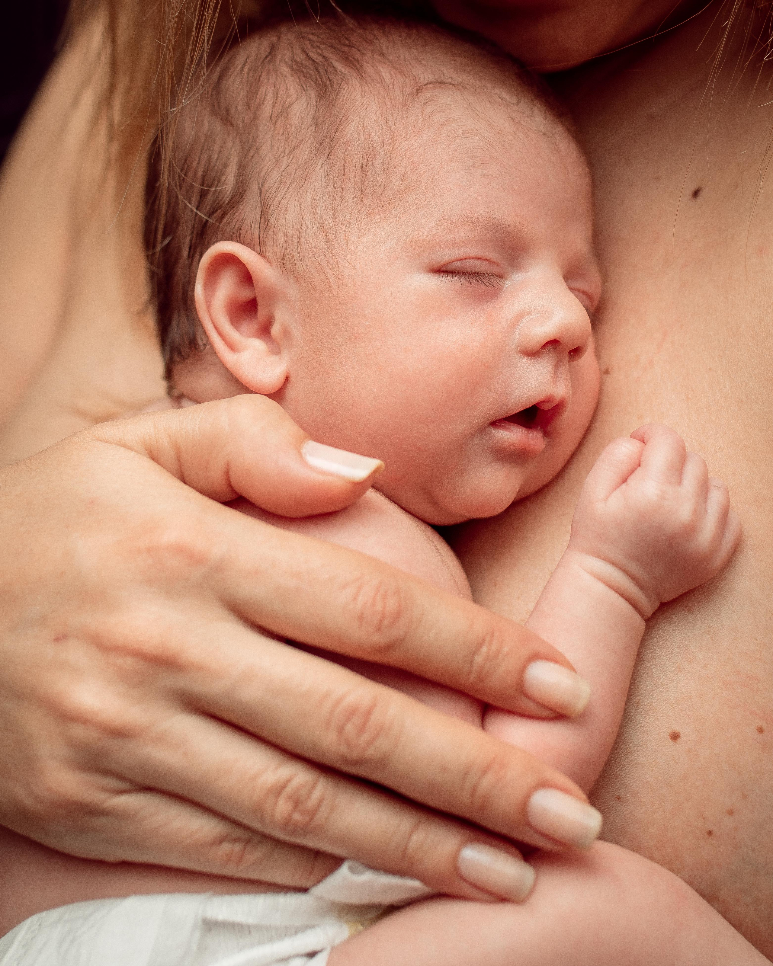 Home Newborn Session. Family Photographer in Greece
