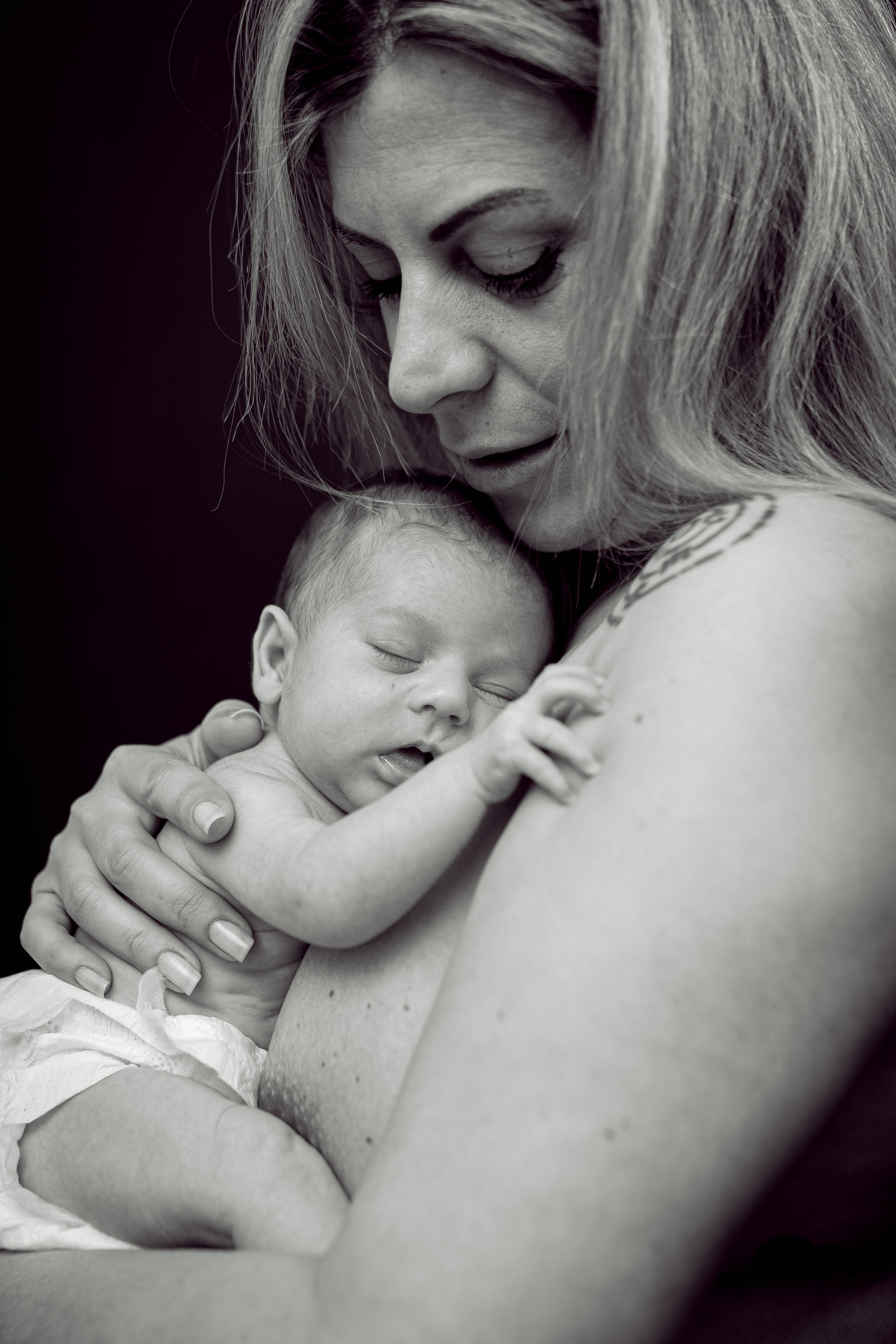 Home Newborn Session. Family Photographer in Greece