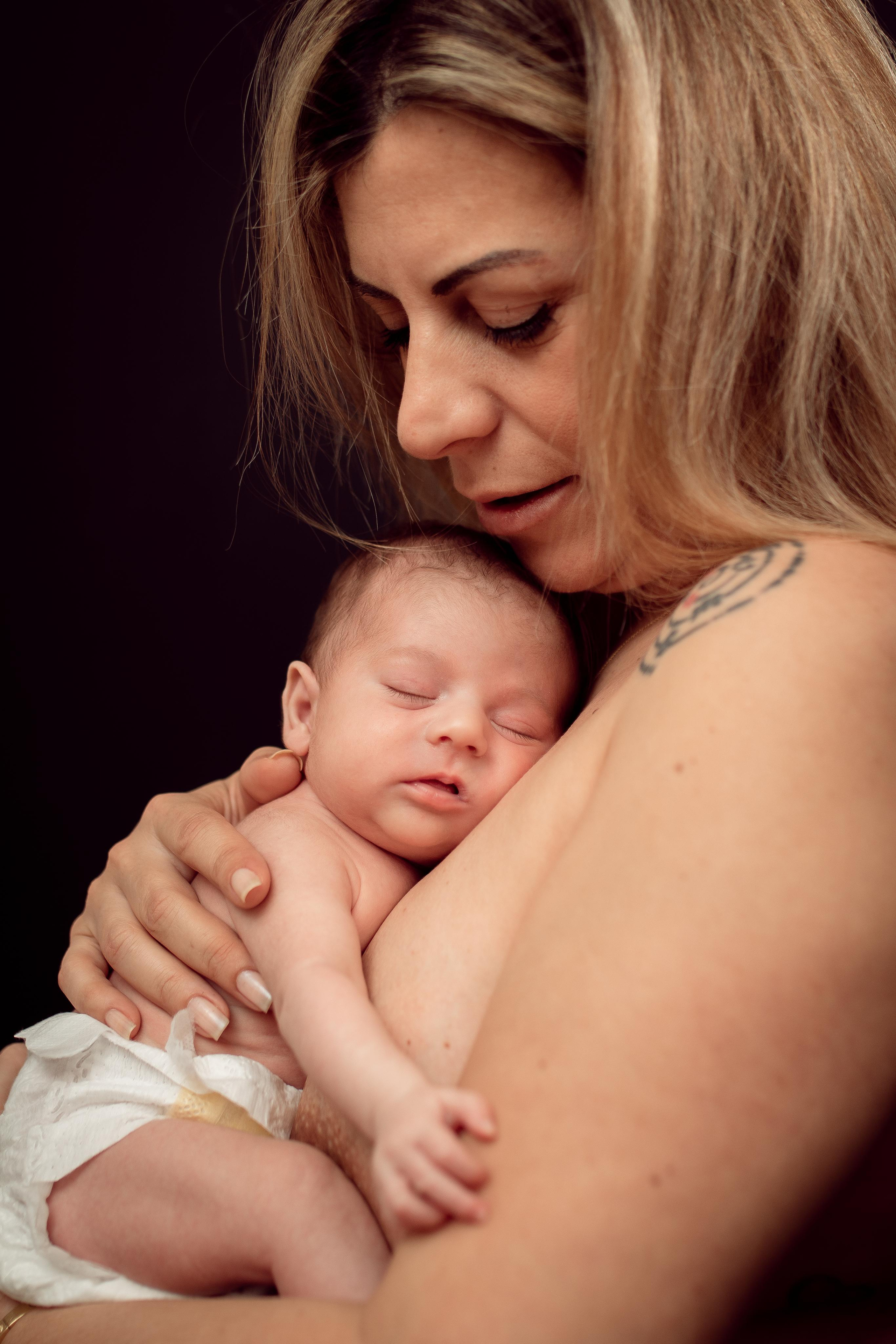 Home Newborn Session. Family Photographer in Greece