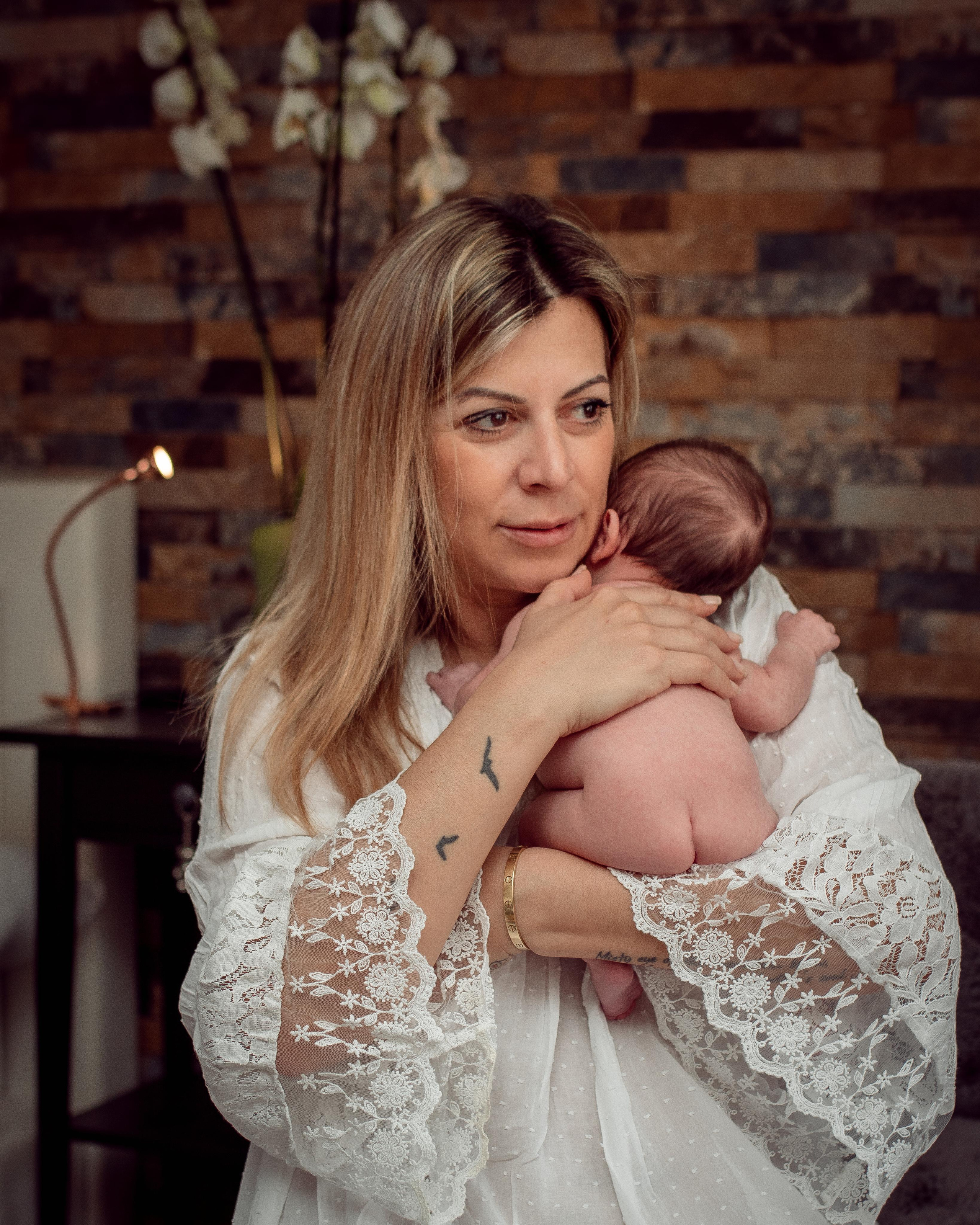 Home Newborn Session. Family Photographer in Greece
