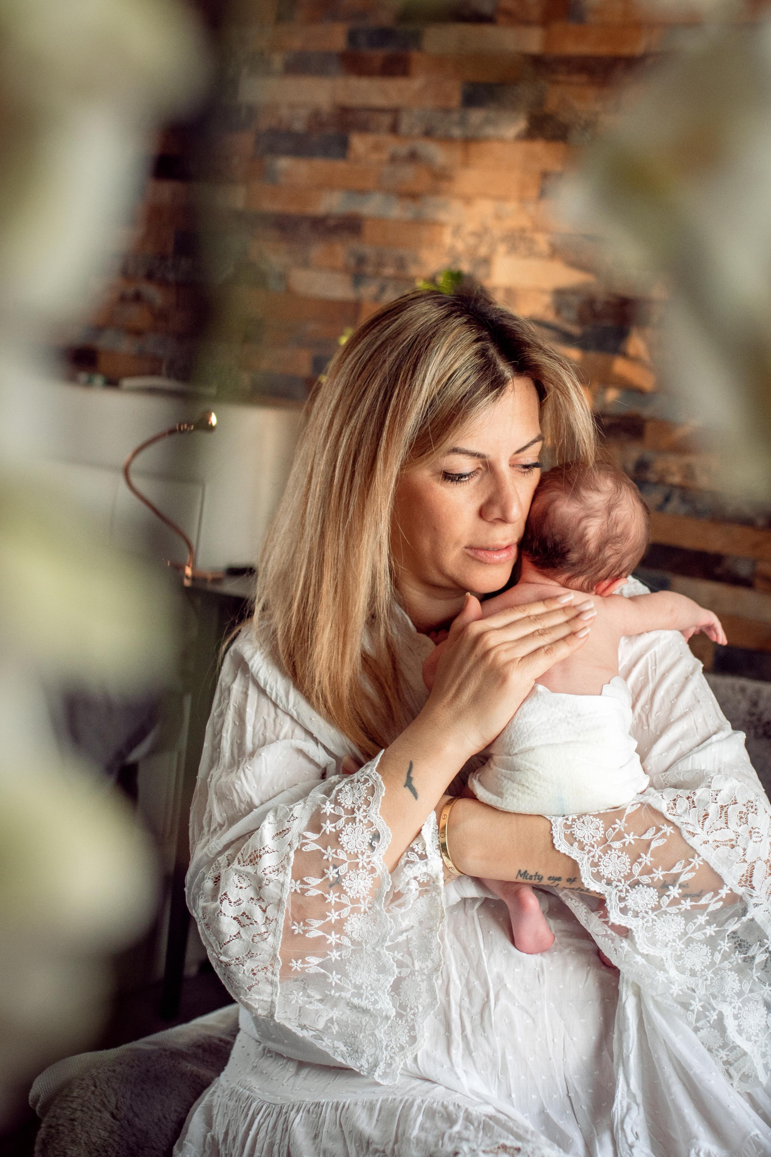 Home Newborn Session. Family Photographer in Greece