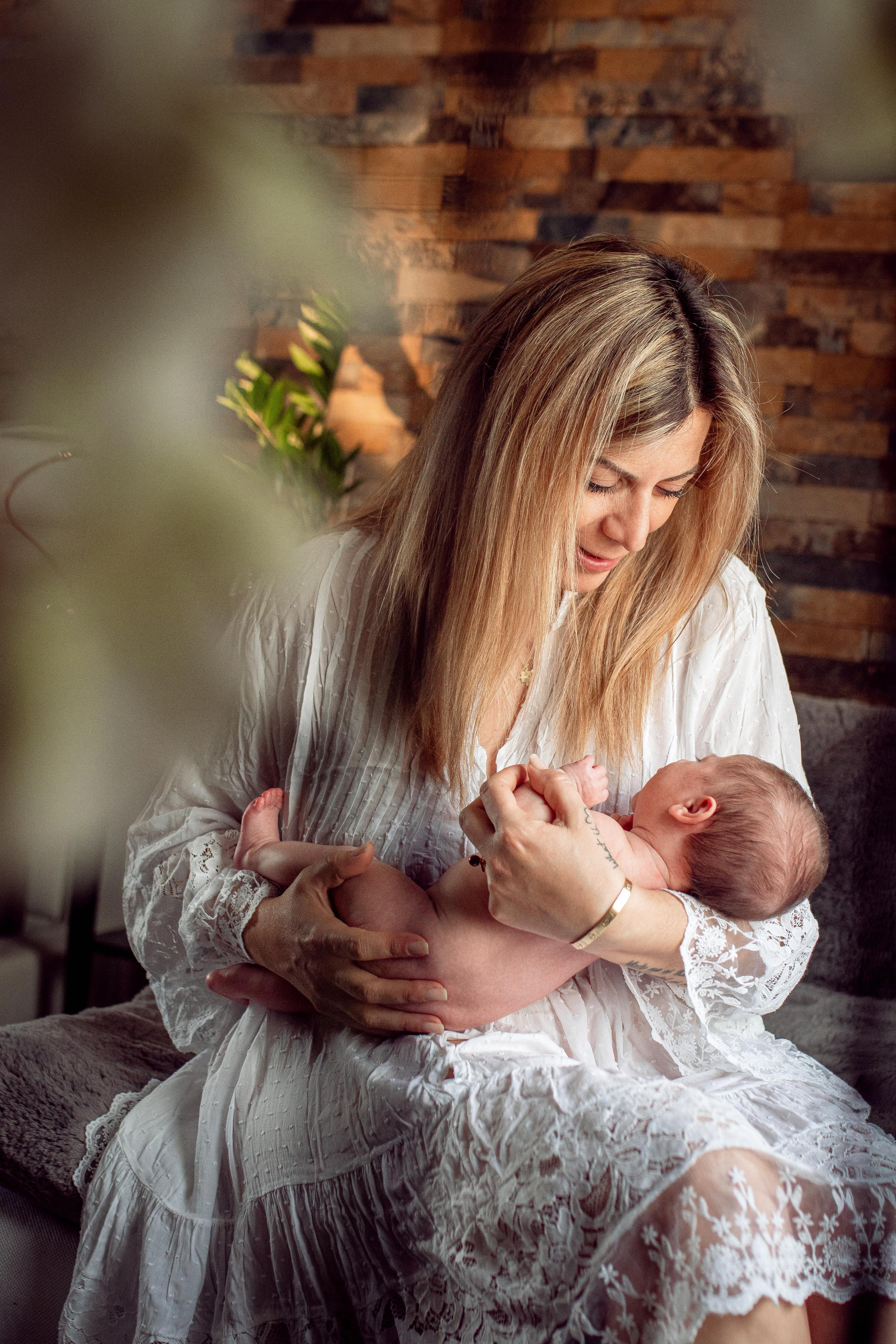 Home Newborn Session. Family Photographer in Greece
