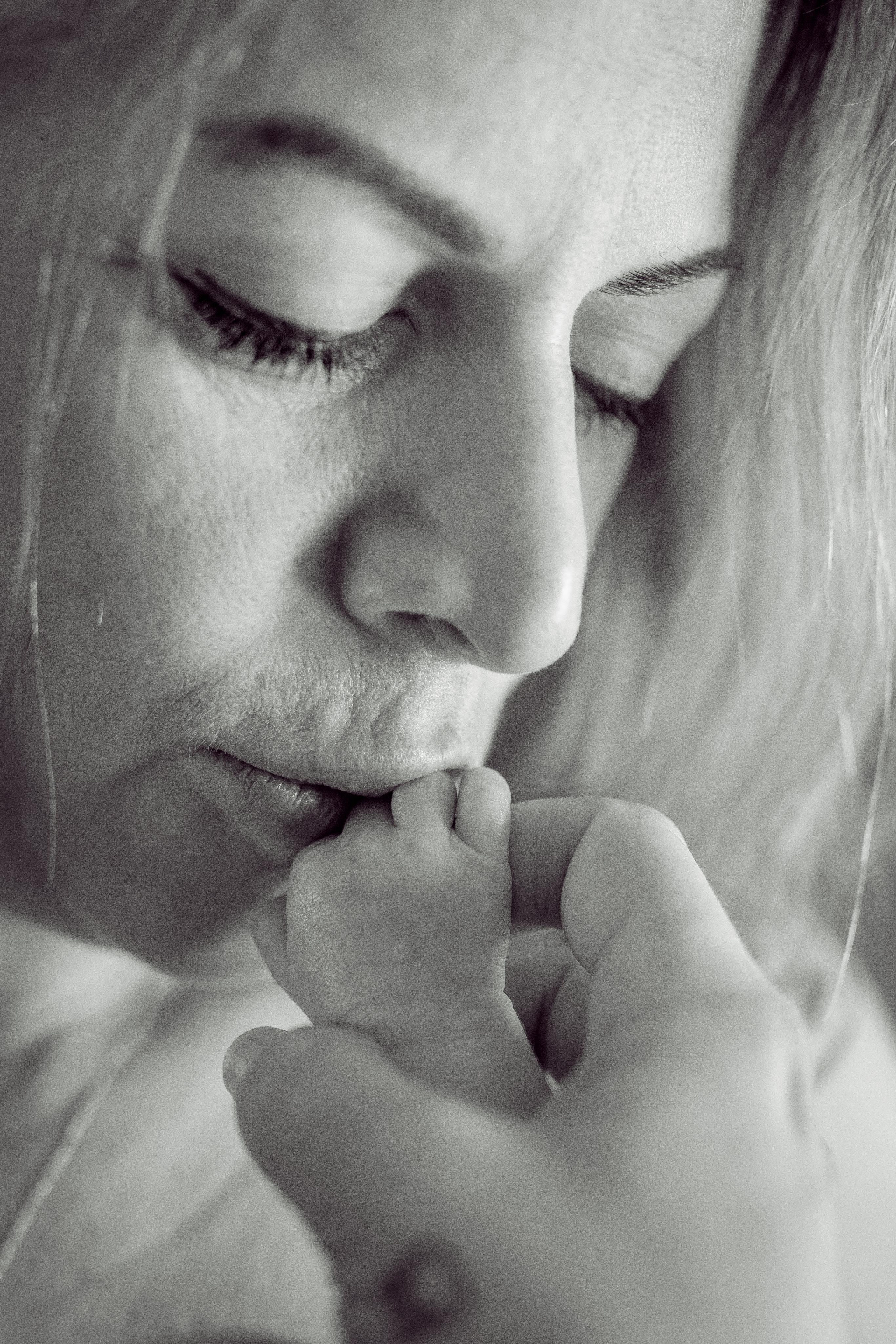 Home Newborn Session. Family Photographer in Greece