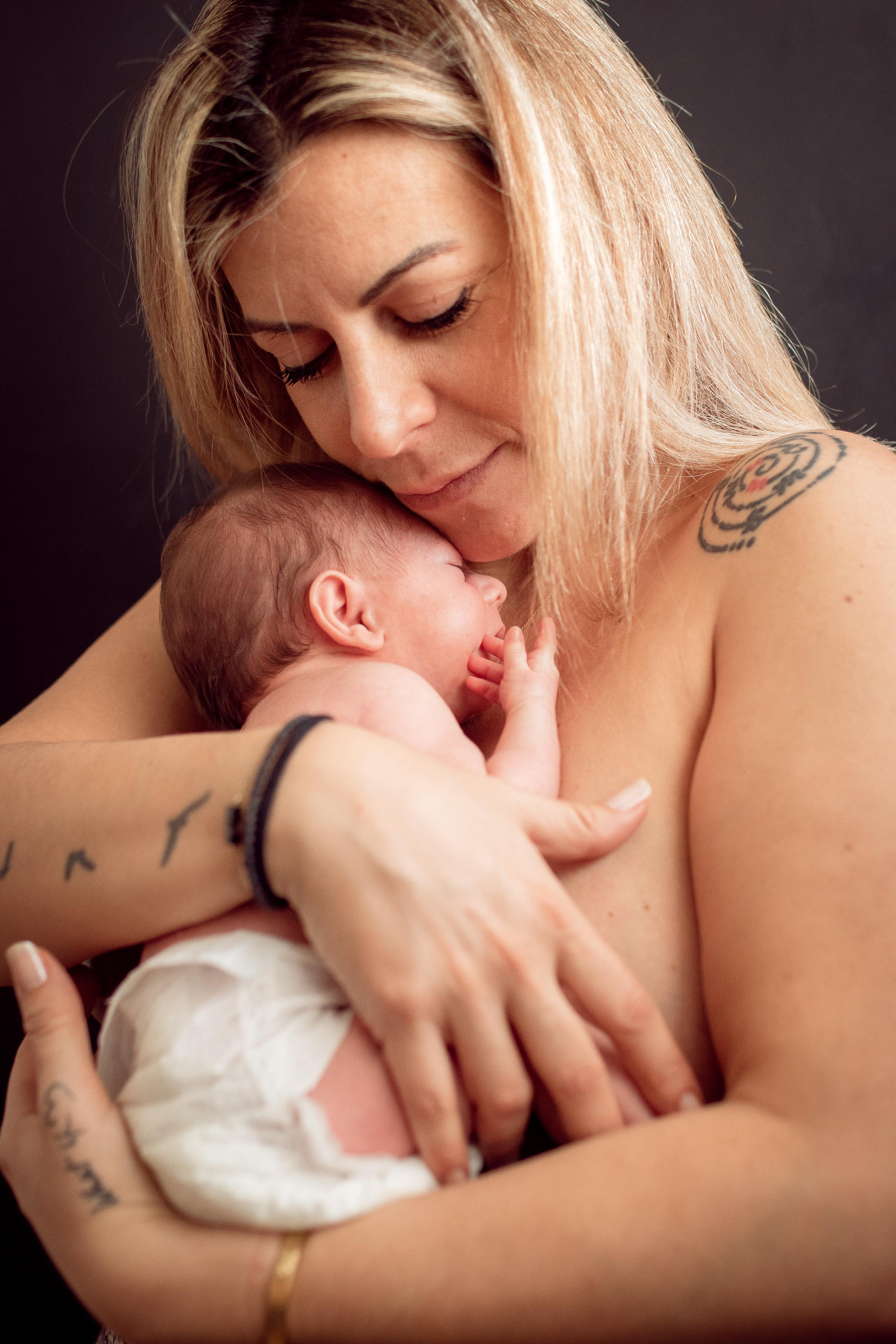Home Newborn Session. Family Photographer in Greece