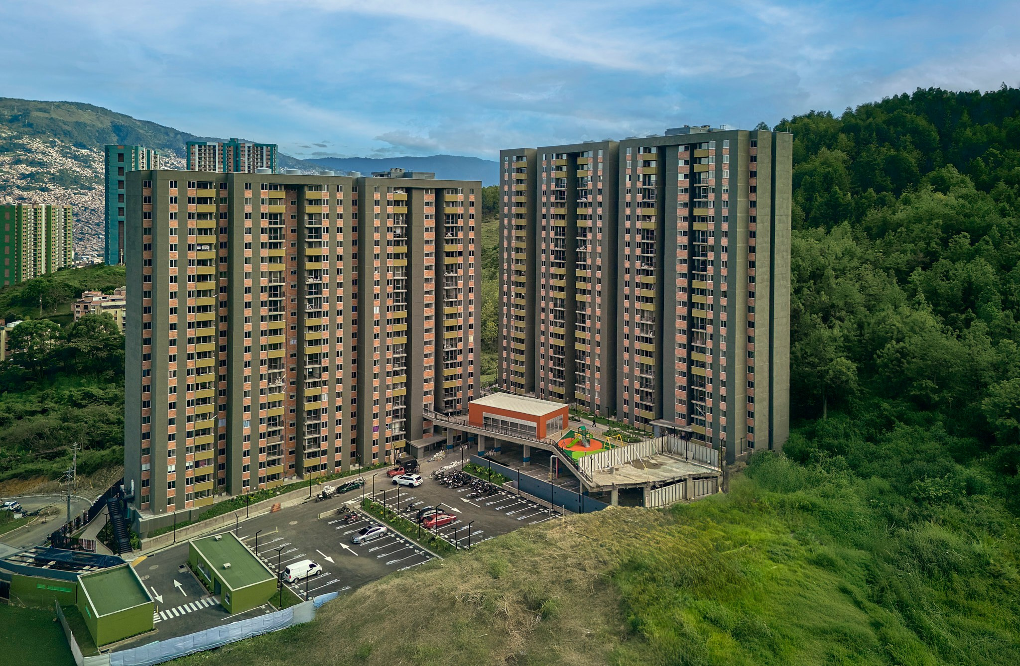 Sesión fotográfica arquitectónica recepción oficina Coninsa Ciudad del Río. Proyectos Amantina, Sendero Silvestre, Montiara y Campura