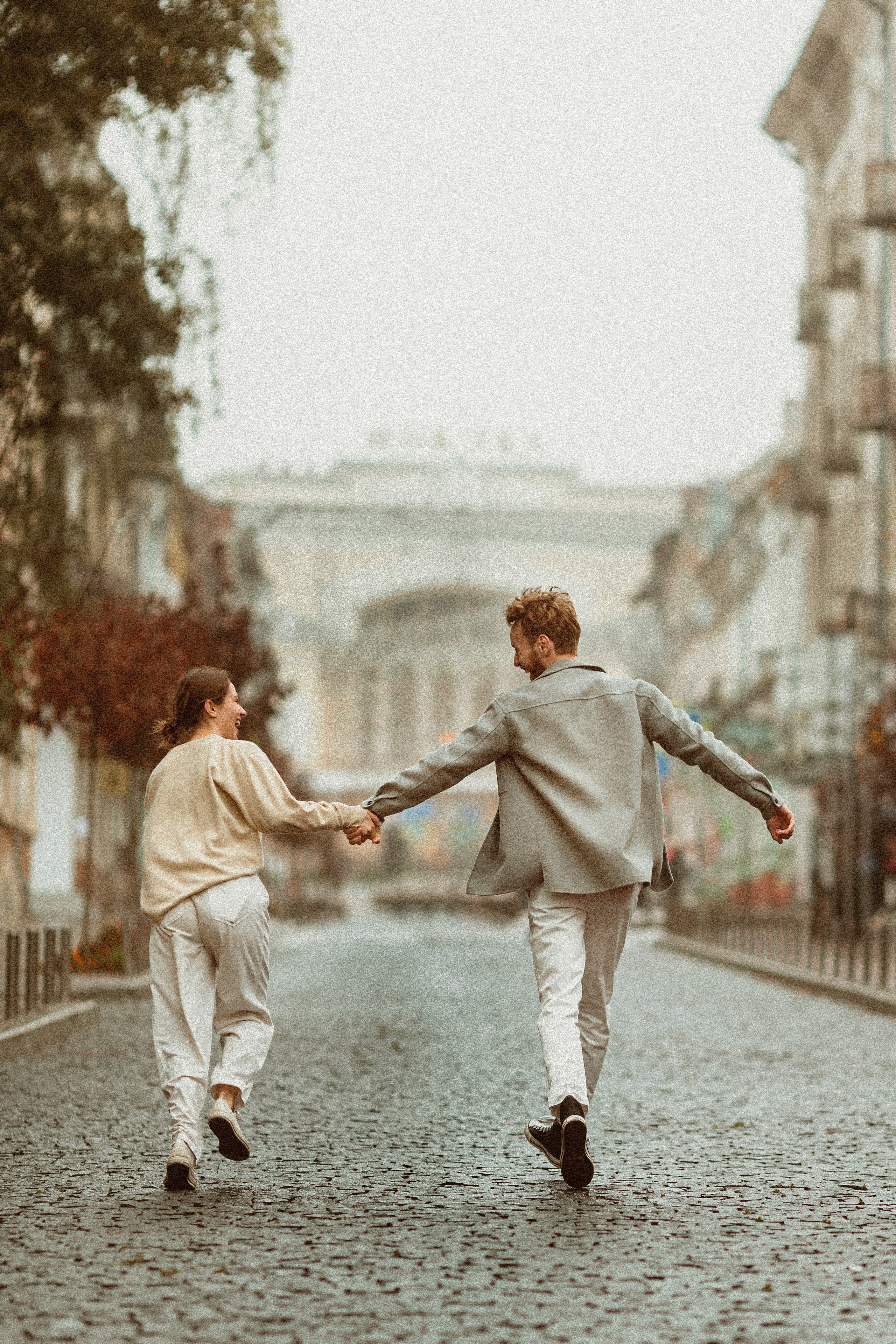 Liam & Emma: romantic rainy day photo session. Alice Bell — Wedding photographer in New York