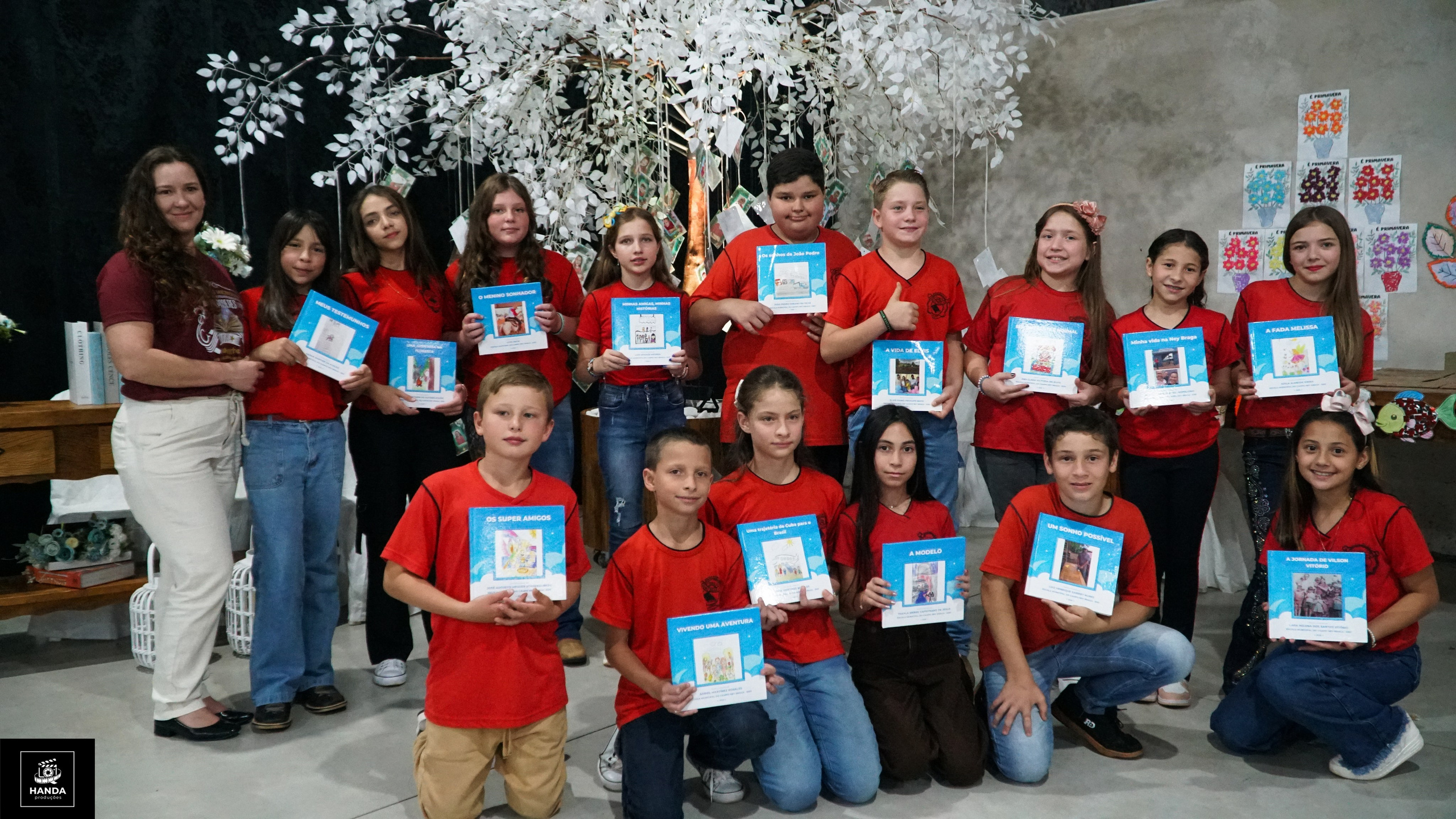 Noite autógrafos colégio Aurélio Buarque de Holanda. Handa Produções