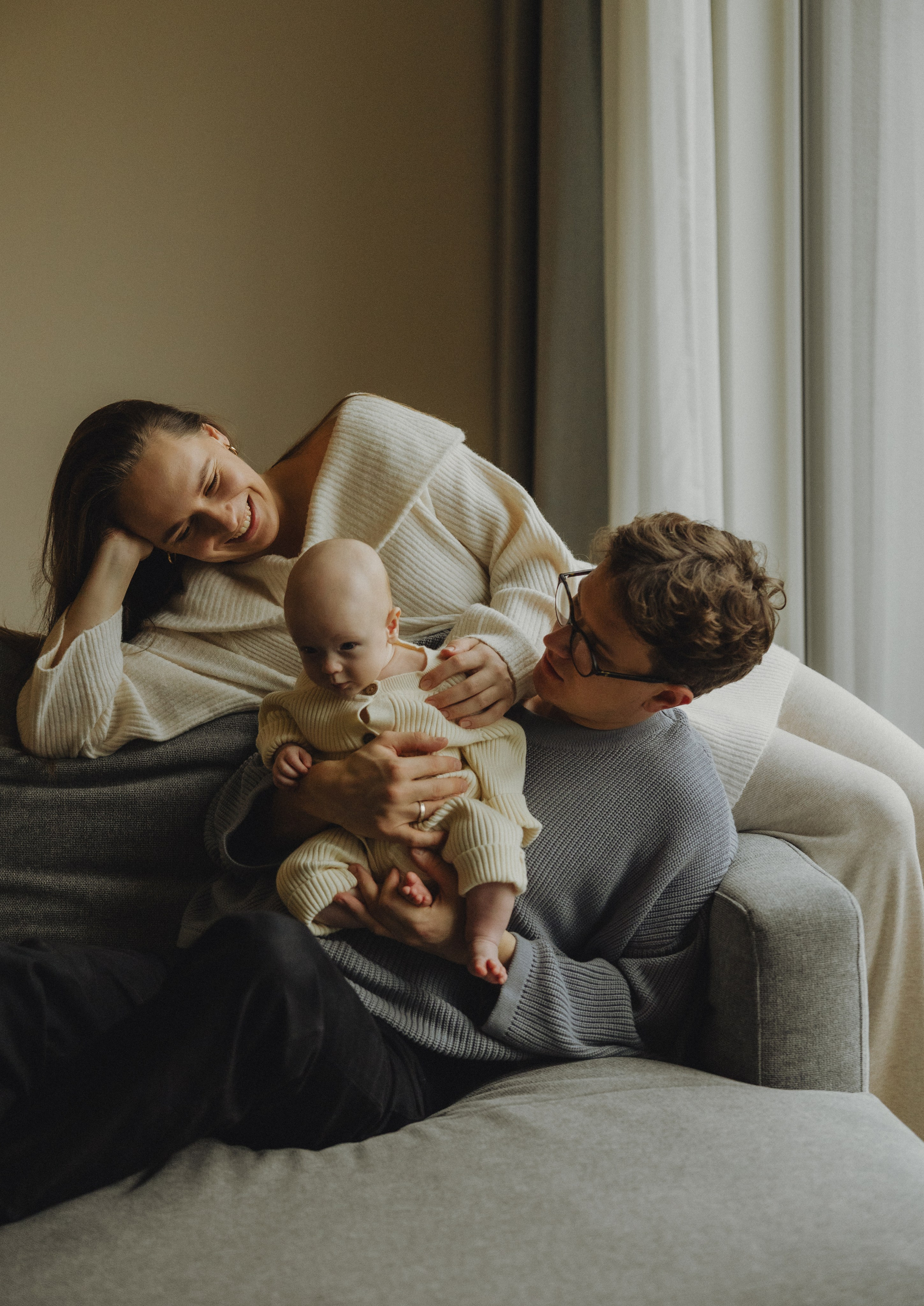 Naujagimio fotosesija namuose | 2025. Vestuvių ir šeimų fotografė Lena Bondarenko / belove photo