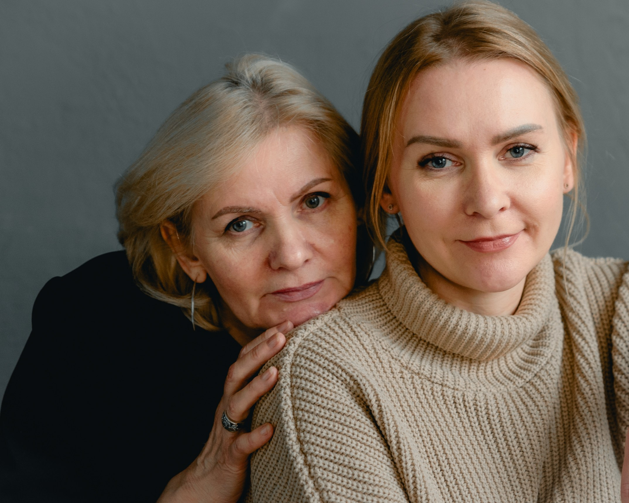 DAUGHTER and MOTHER. Anastasiia Antoniuk portrait, family and couple photographer, Portugal