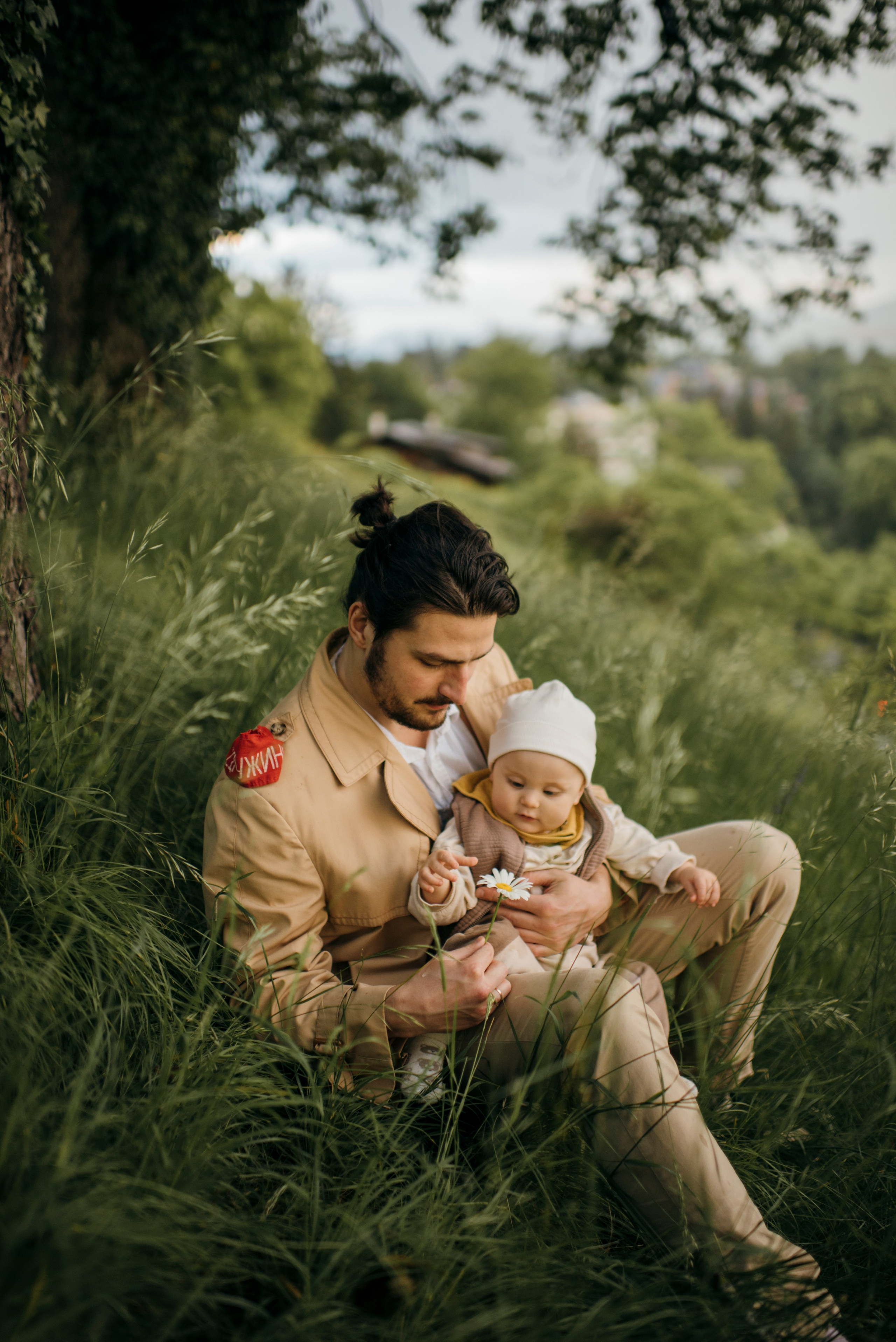 Polina Sobol — family & documentary photographer in Bern. Outdoor & urban photo sessions for families, kids and couples