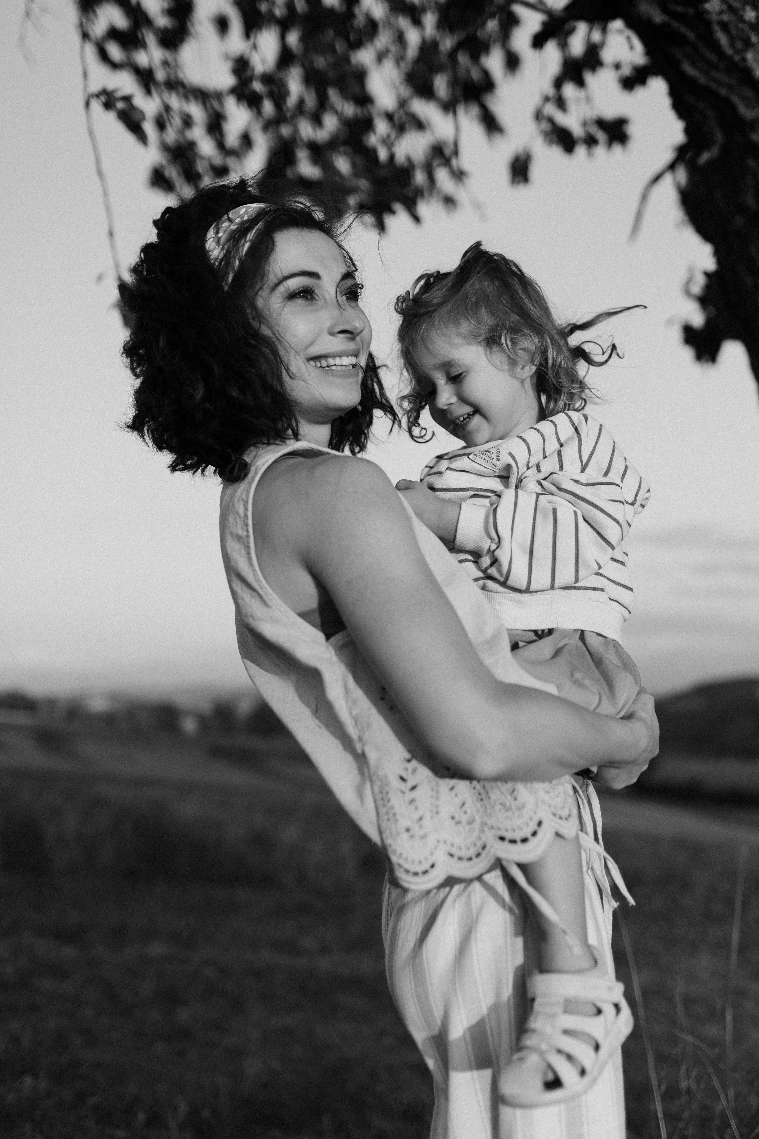 Zhenya and Maya. Polina Sobol — family & documentary photographer in Bern. Outdoor & urban photo sessions for families, kids and couples