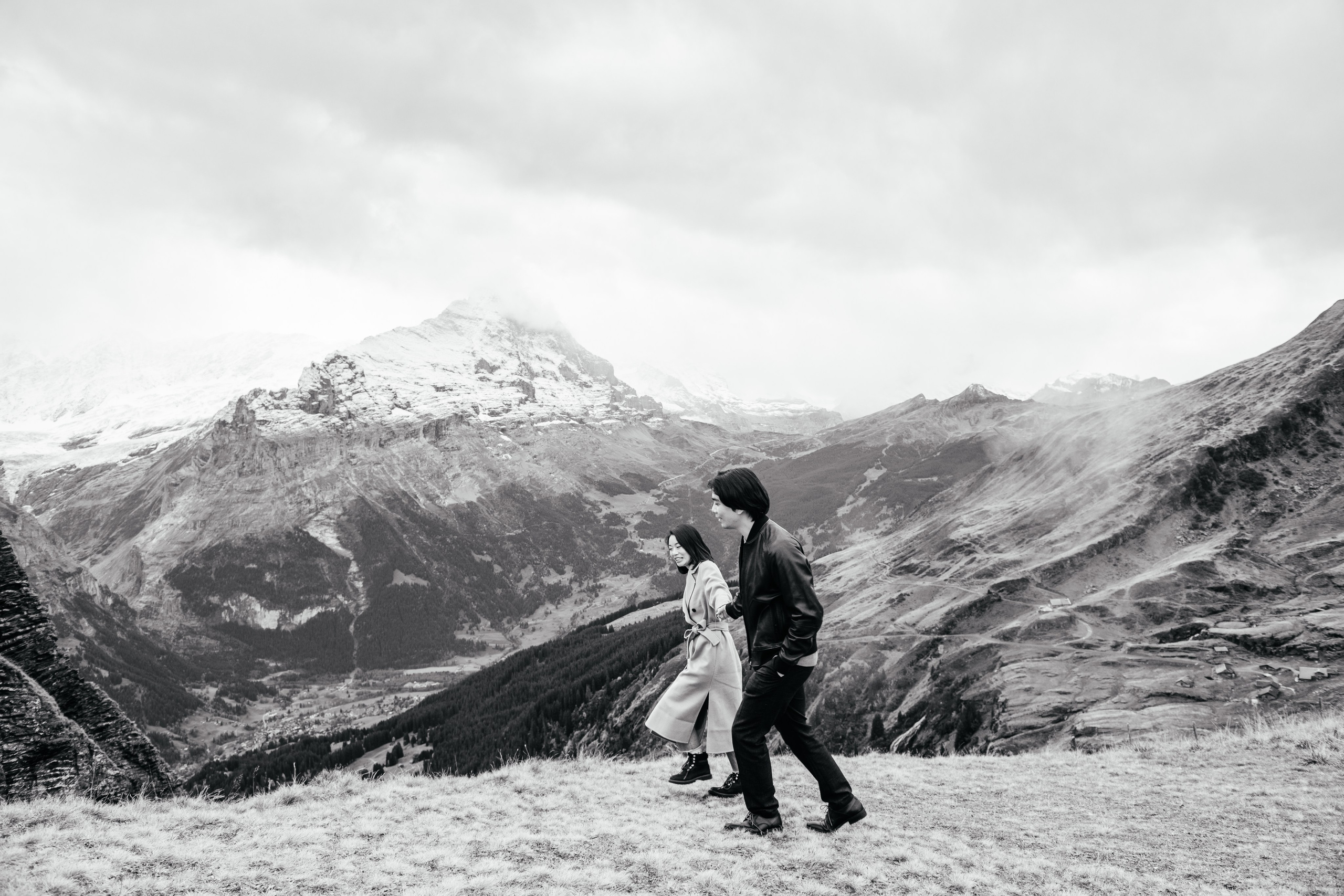 Kaiwen & Xiaoming Grindelwald, Switzerland. I am Elena Altendorfer. Wedding photographer in Zurich and Switzerland