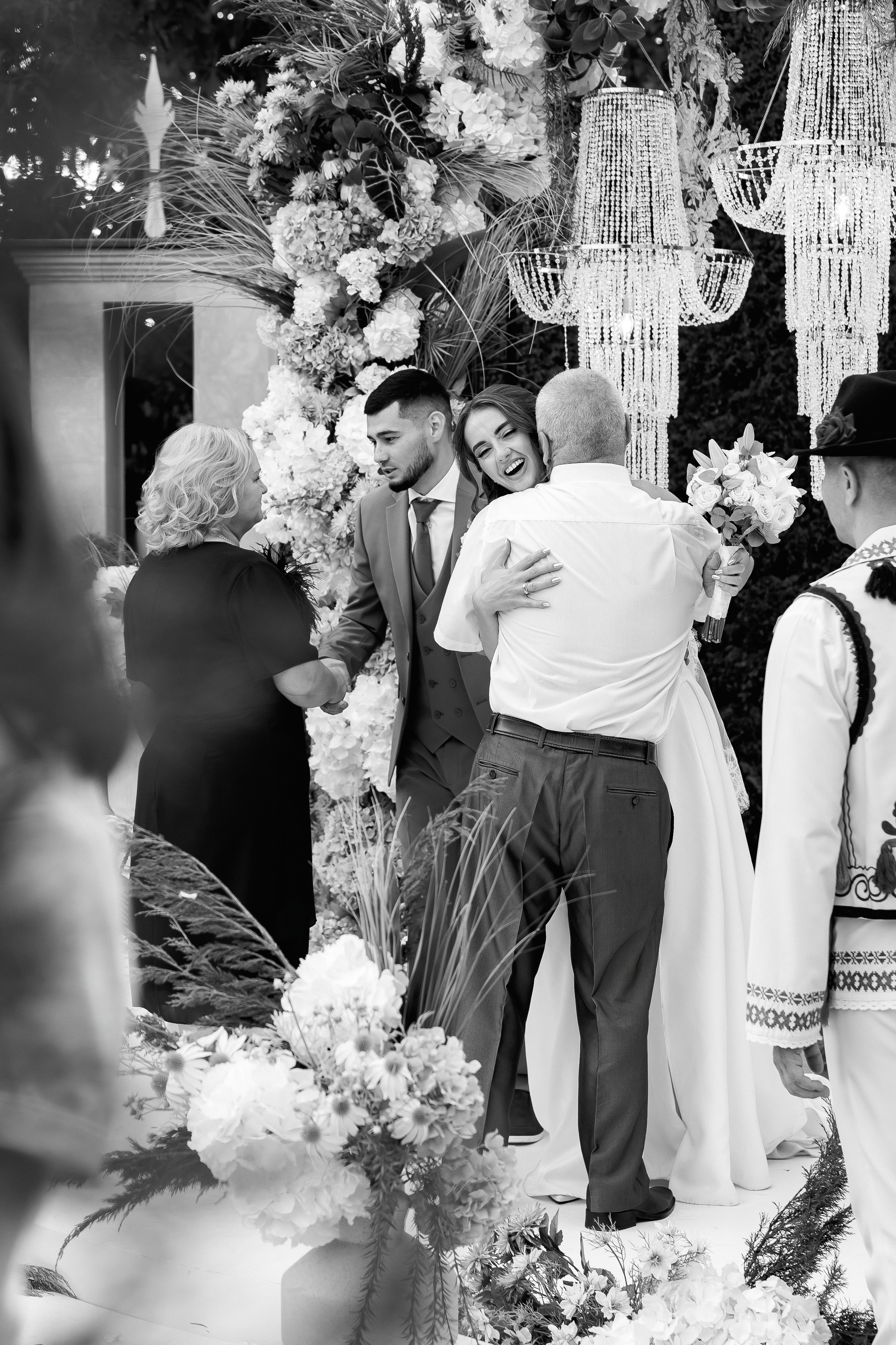 Eugen & Livia — Grand Elysee — Wedding Day. Servicii Foto și Video 067188353