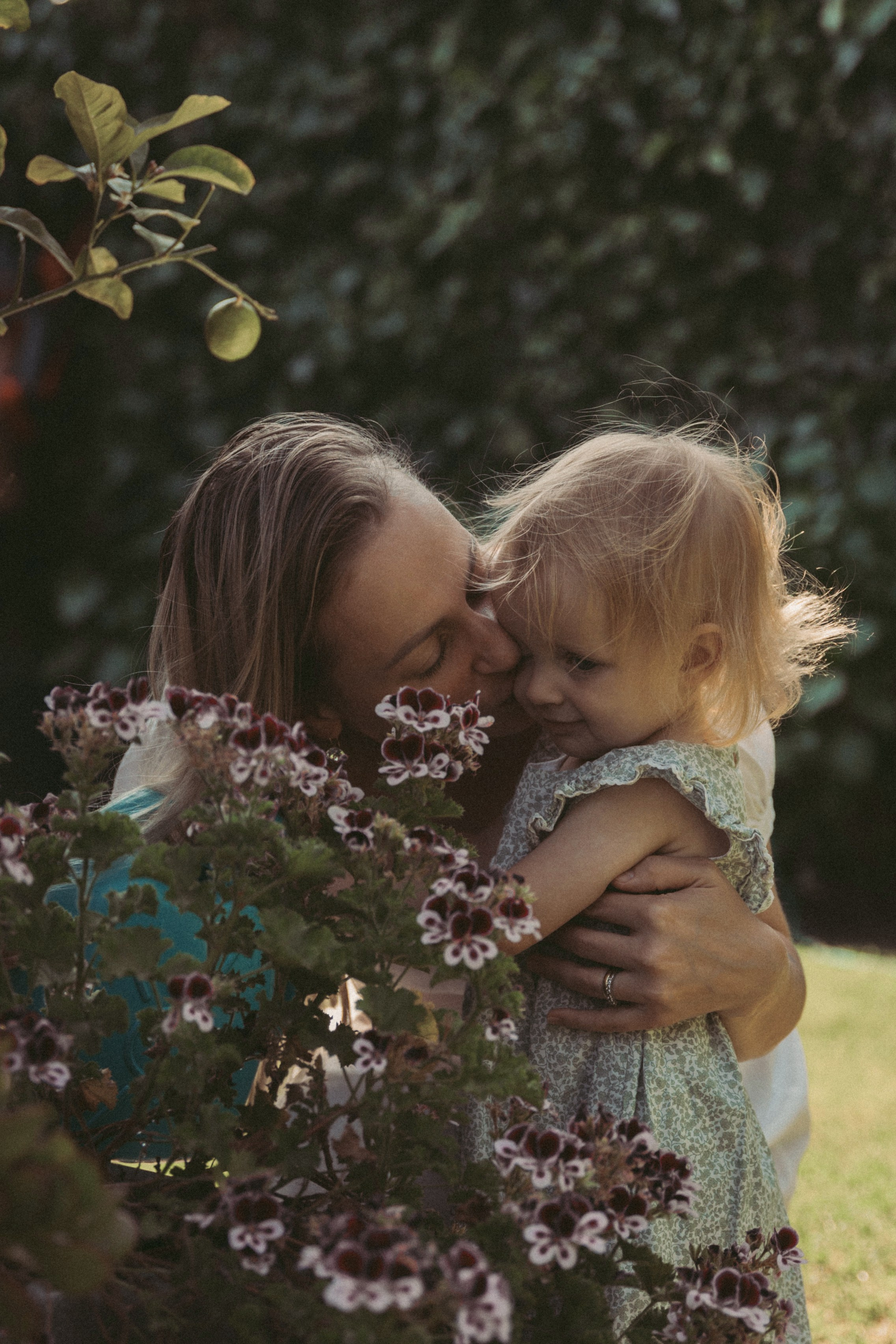 Sesión de fotos familiar en casa — Momentos reales y acogedores. Photographer in Santiago, Chile Anna Almazova