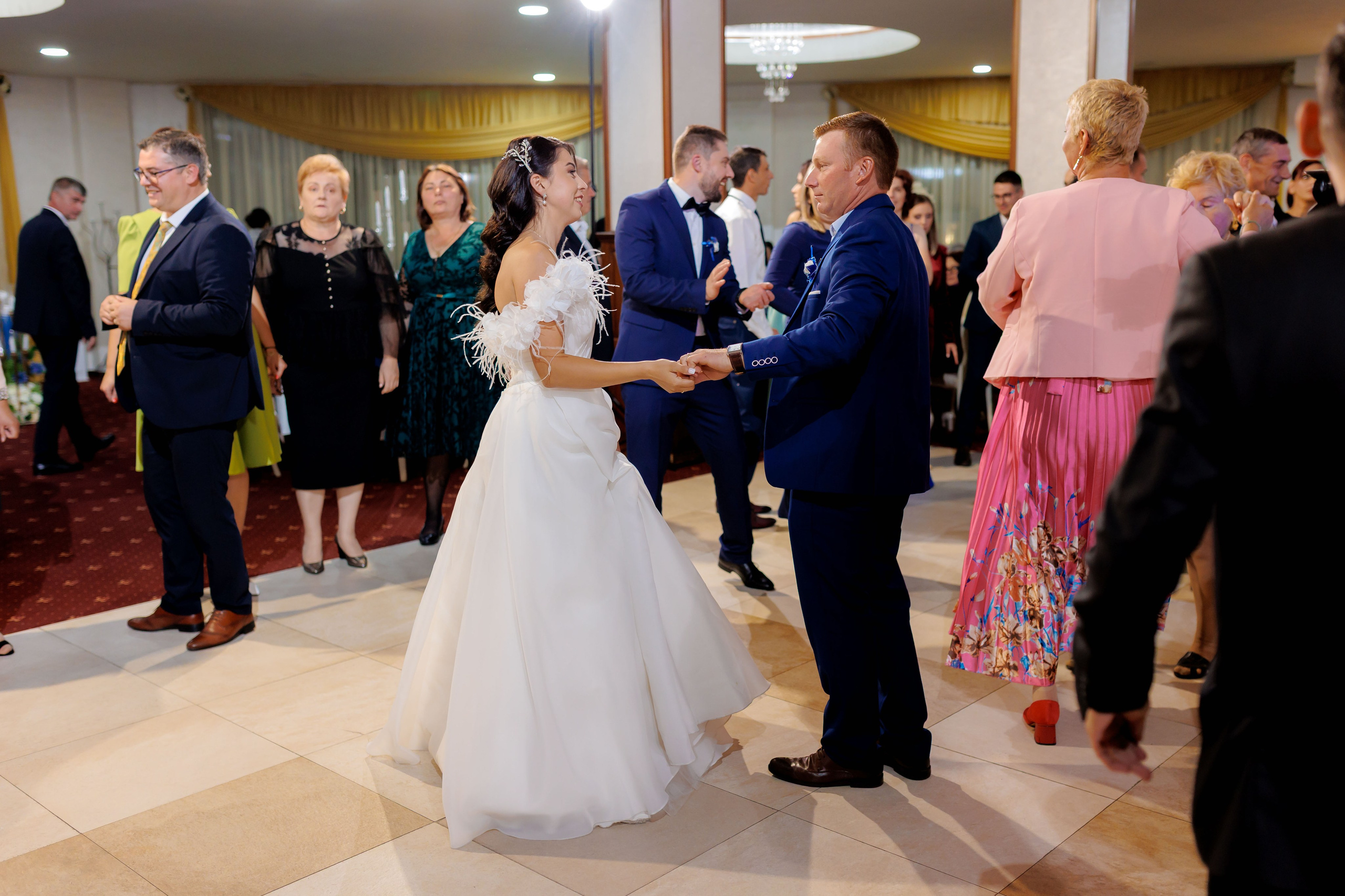 Loredana & Emilian – Ziua Nunții | Videografie - fotografie Botez Suceava, Iași, Botoșani. Servicii foto-video profesionale, pentru momente de neuitat