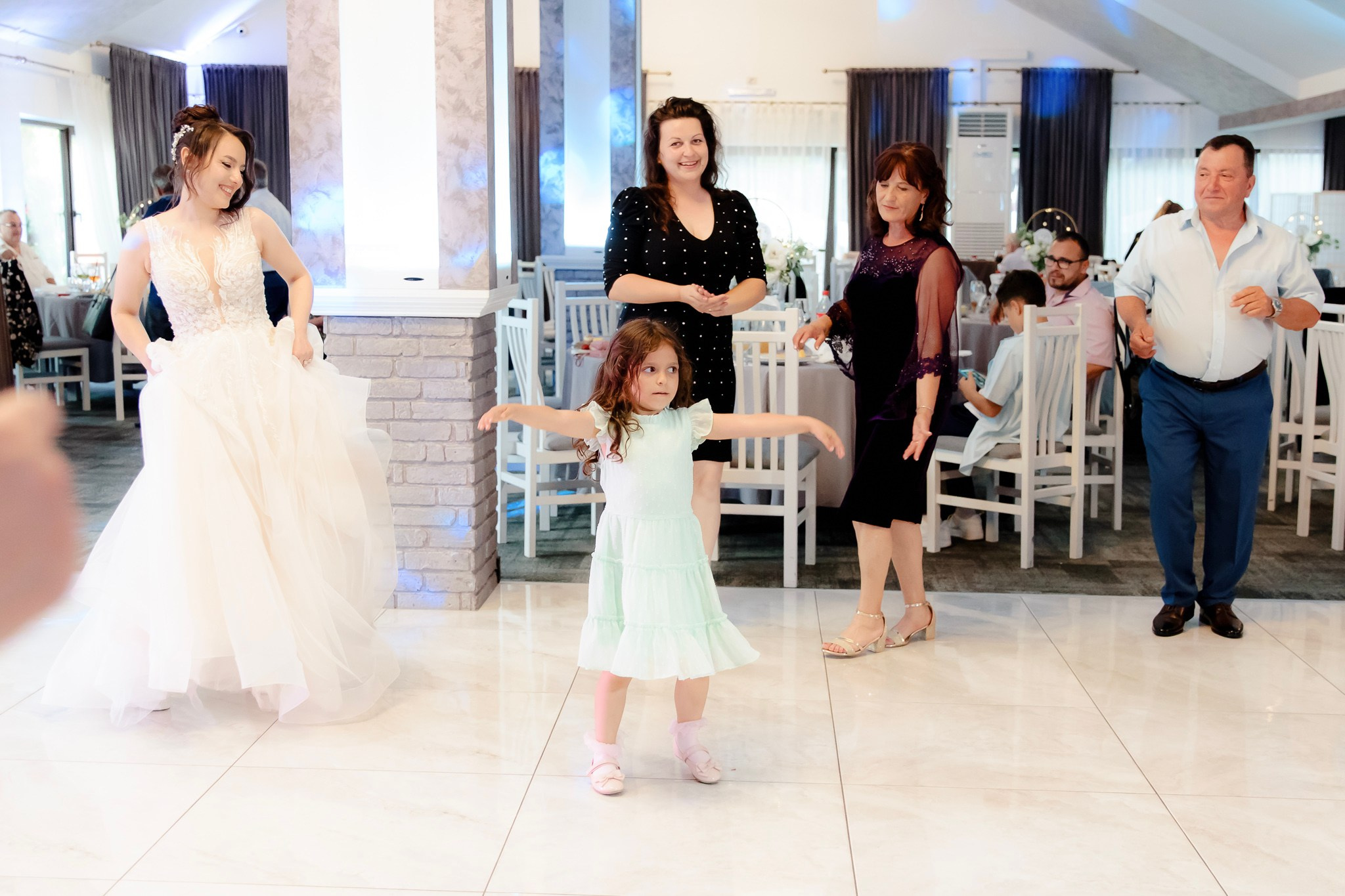 Ioana & Ionuț | Nuntă de poveste la Păstrăvăria Poiana din Mălini județul Suceava. Servicii foto-video profesionale, pentru momente de neuitat