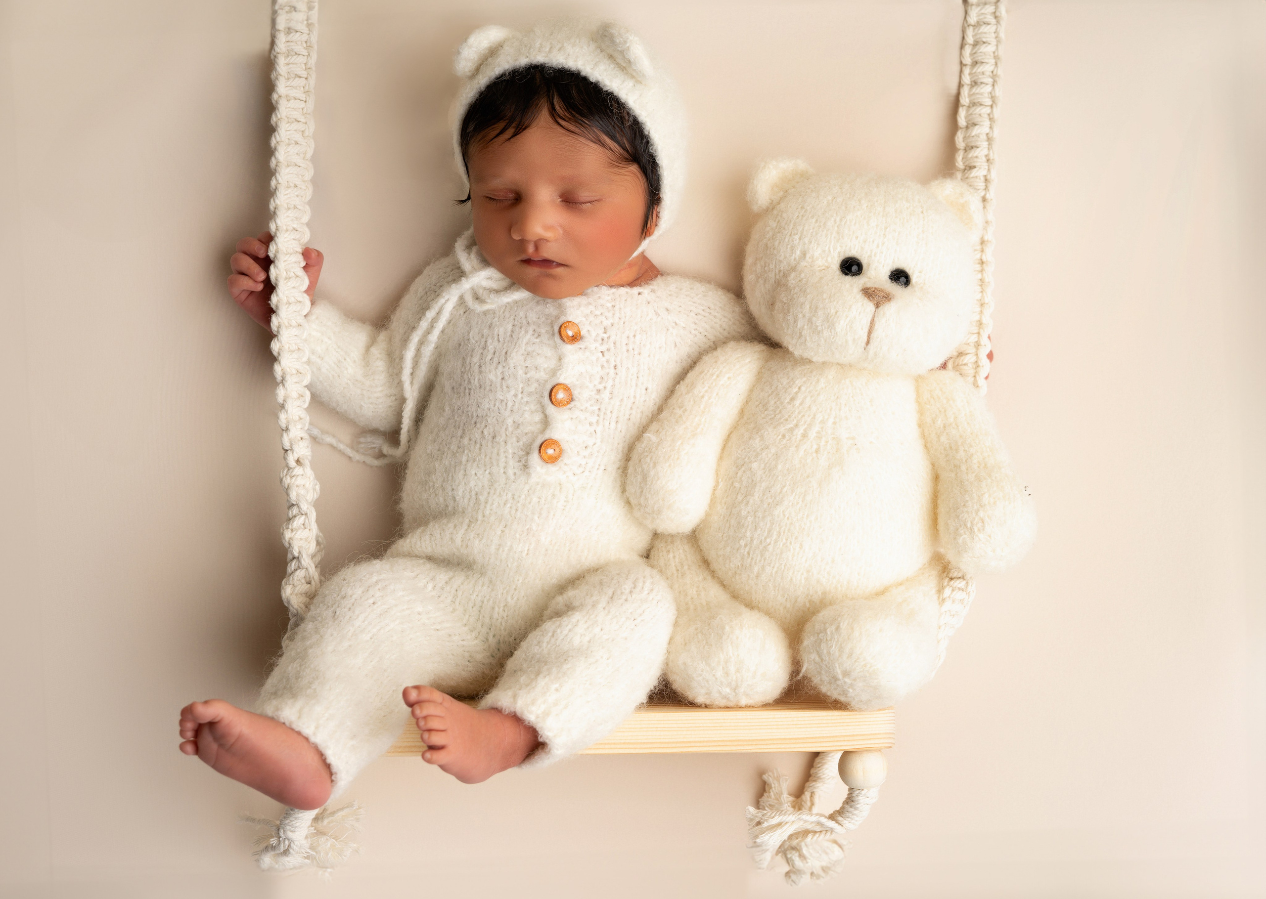 NEWBORN PORTFOLIO. Newborn Photographer and life casting in Dubai Dariya Saeed