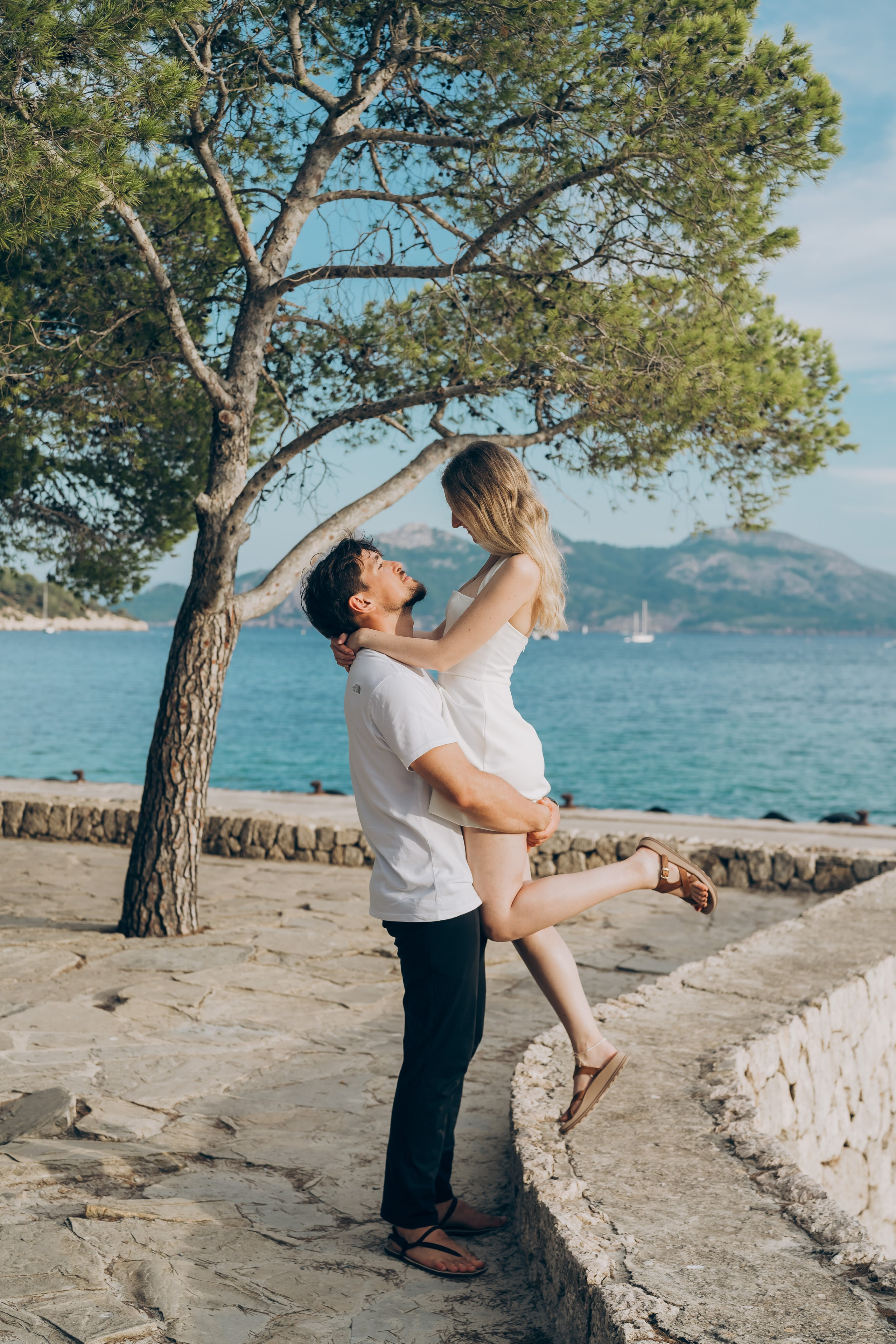 On top of the mountains and by the sea. Фотограф у Пальма де Майорка