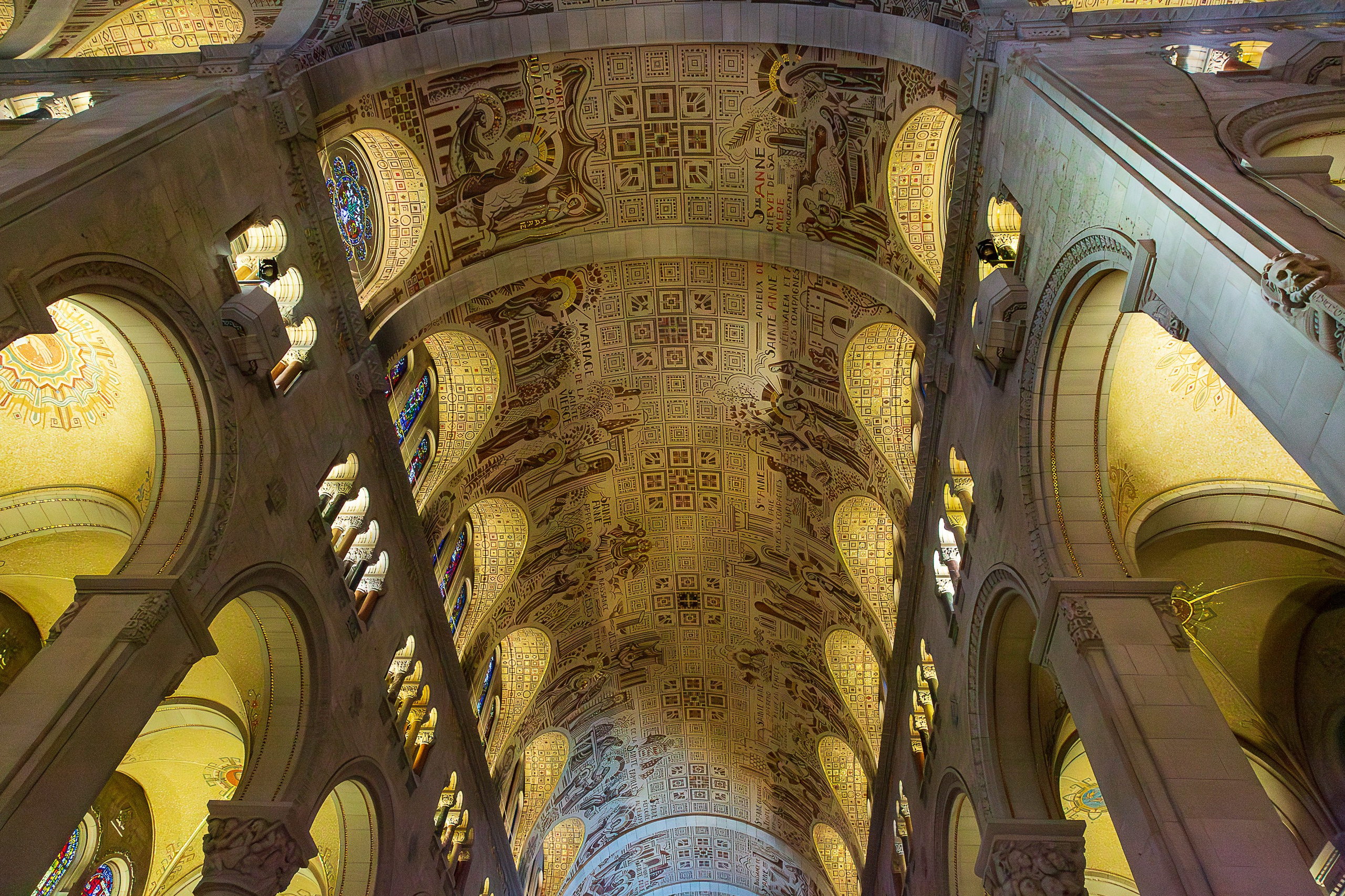 Sainte Anne de Beaupre et Quebec. Studioplaza8