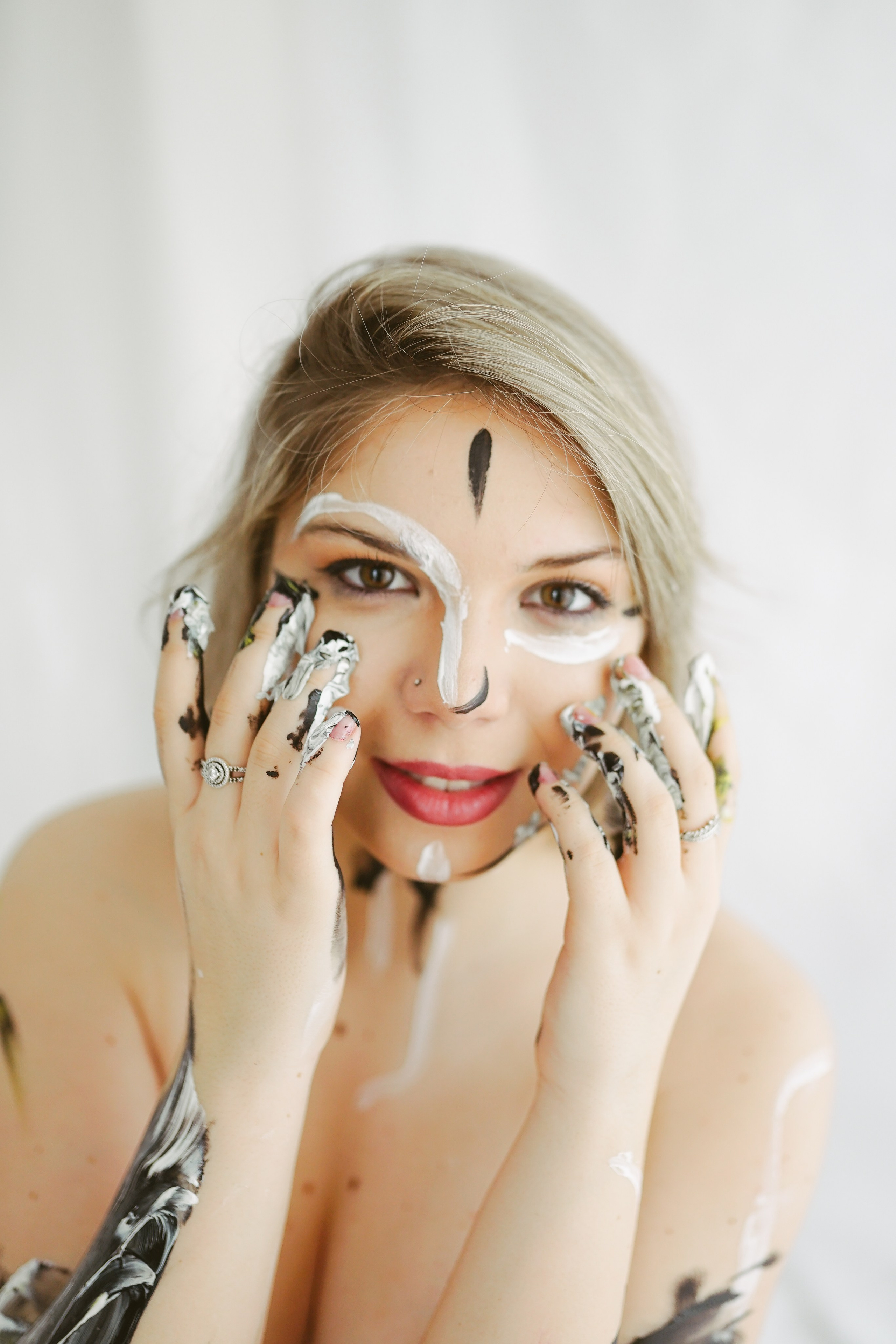 Fotografie de Portret Brașov | Artist Mădălina Beda. Madalina Beda- Artist vizual, fotograf, doula la nastere, consultant babywearing Brasov si in toata tara