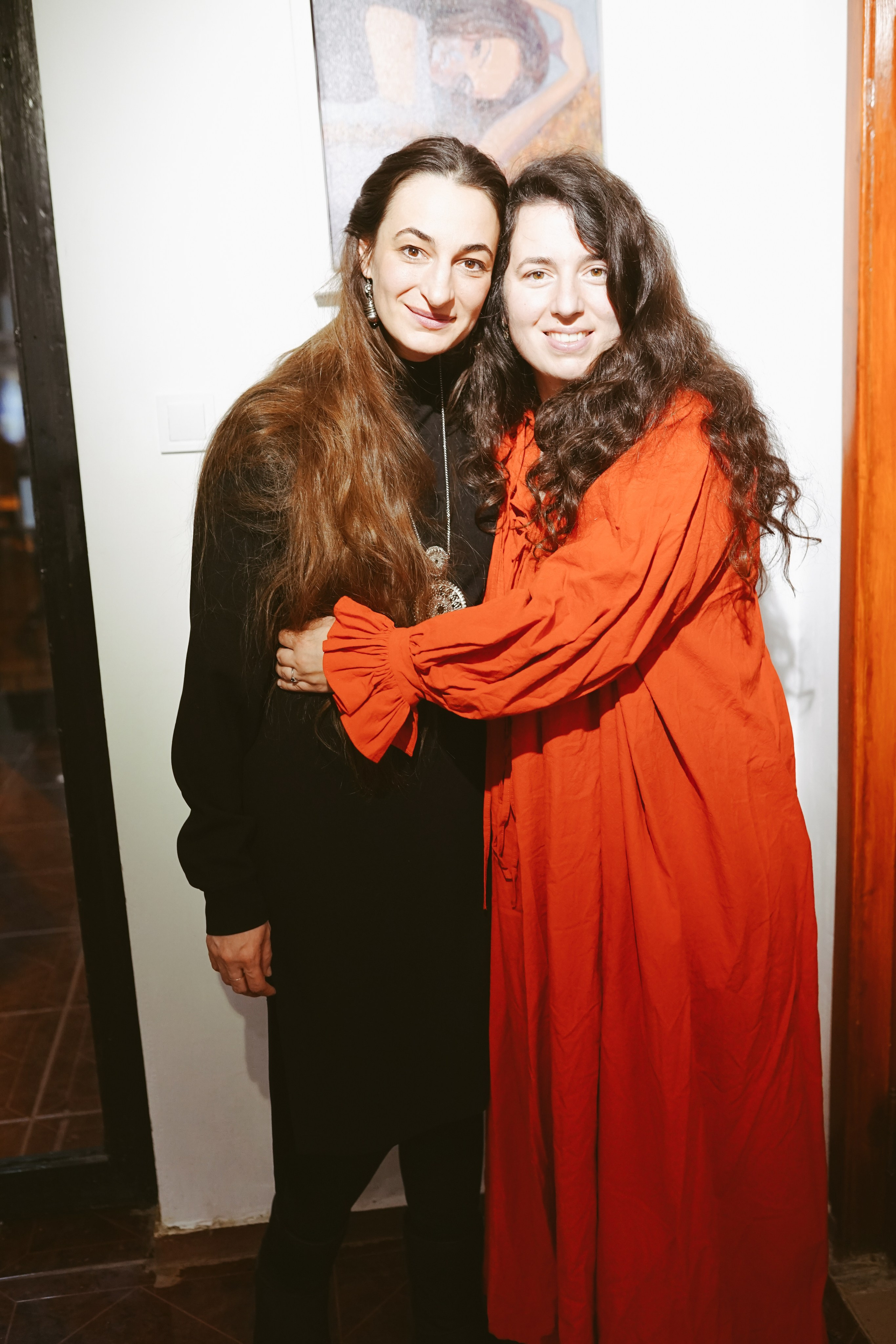 Expoziție Foto Maternitate Brașov | Mădălina Beda. Madalina Beda- Artist vizual, fotograf, doula la nastere, consultant babywearing Brasov si in toata tara