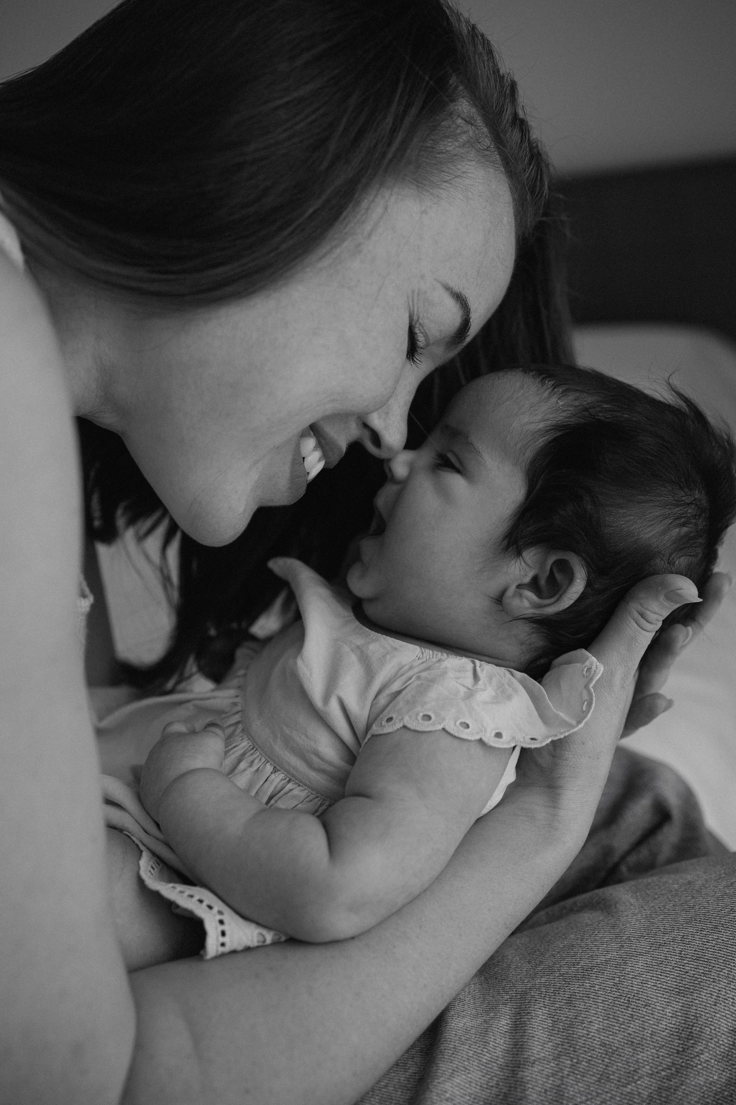 Tiny toes. Фотограф родов, семей и новорожденных малышей в Дубае