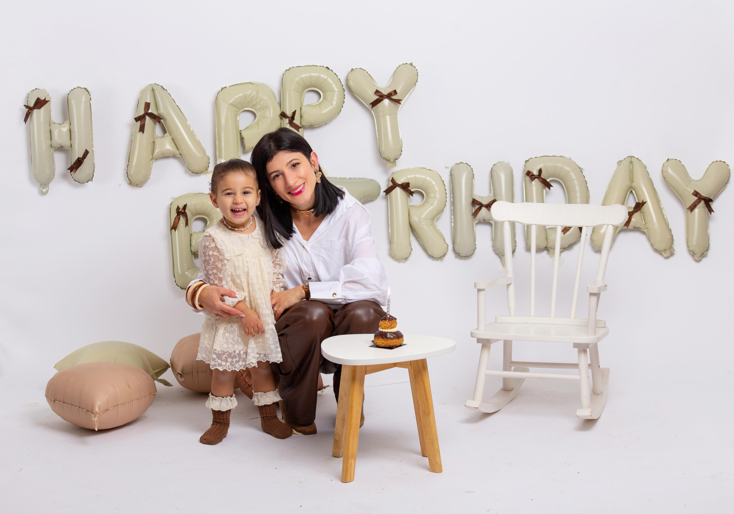 Séance photo anniversaire 2 ans en studio près de Châtellerault. Studio photo « Partage ton bonheur » – Photographe famille près de Châtellerault, Poitiers et Tours