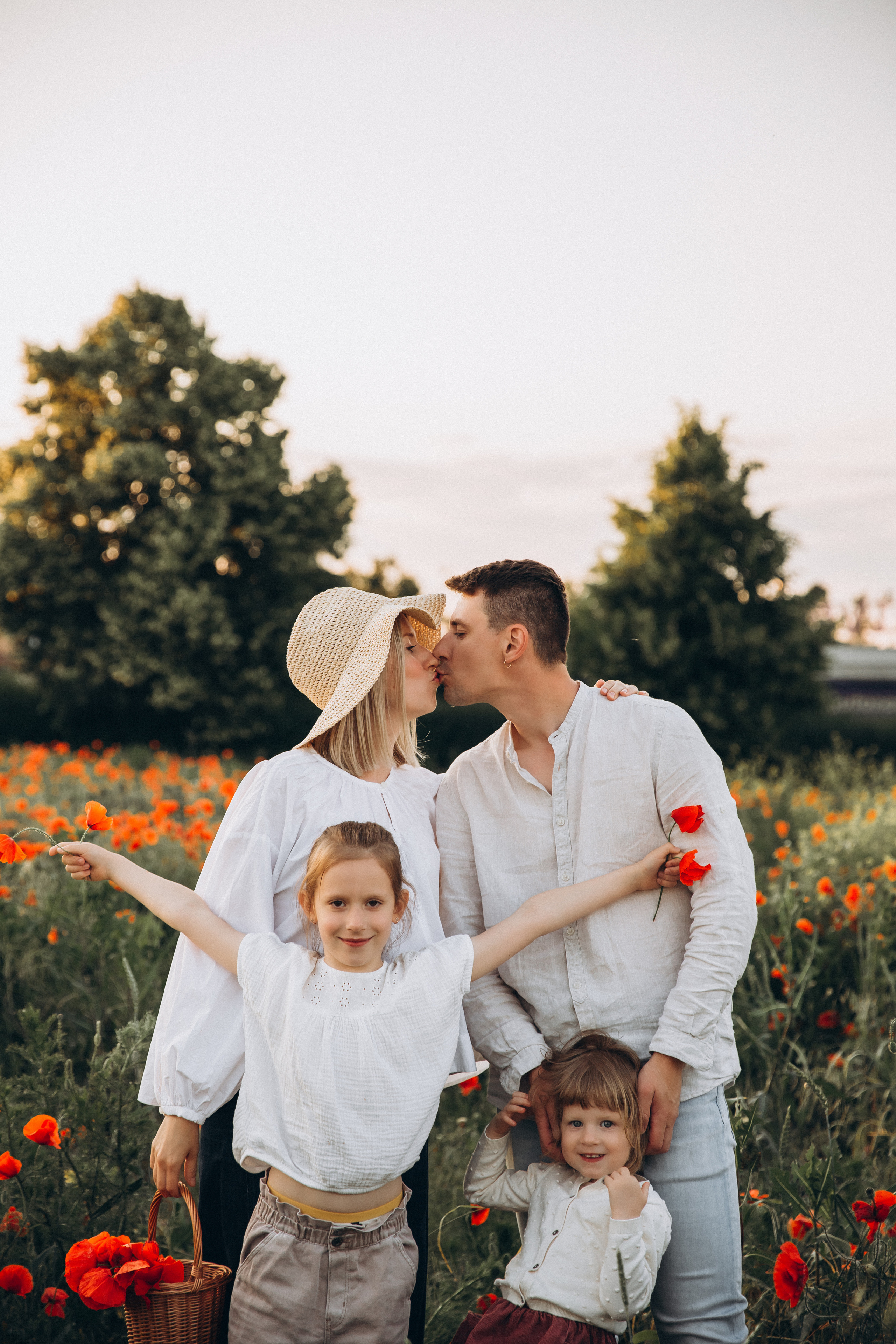 Poppy field. Family Photographer in Prague Nigina Fattakh
