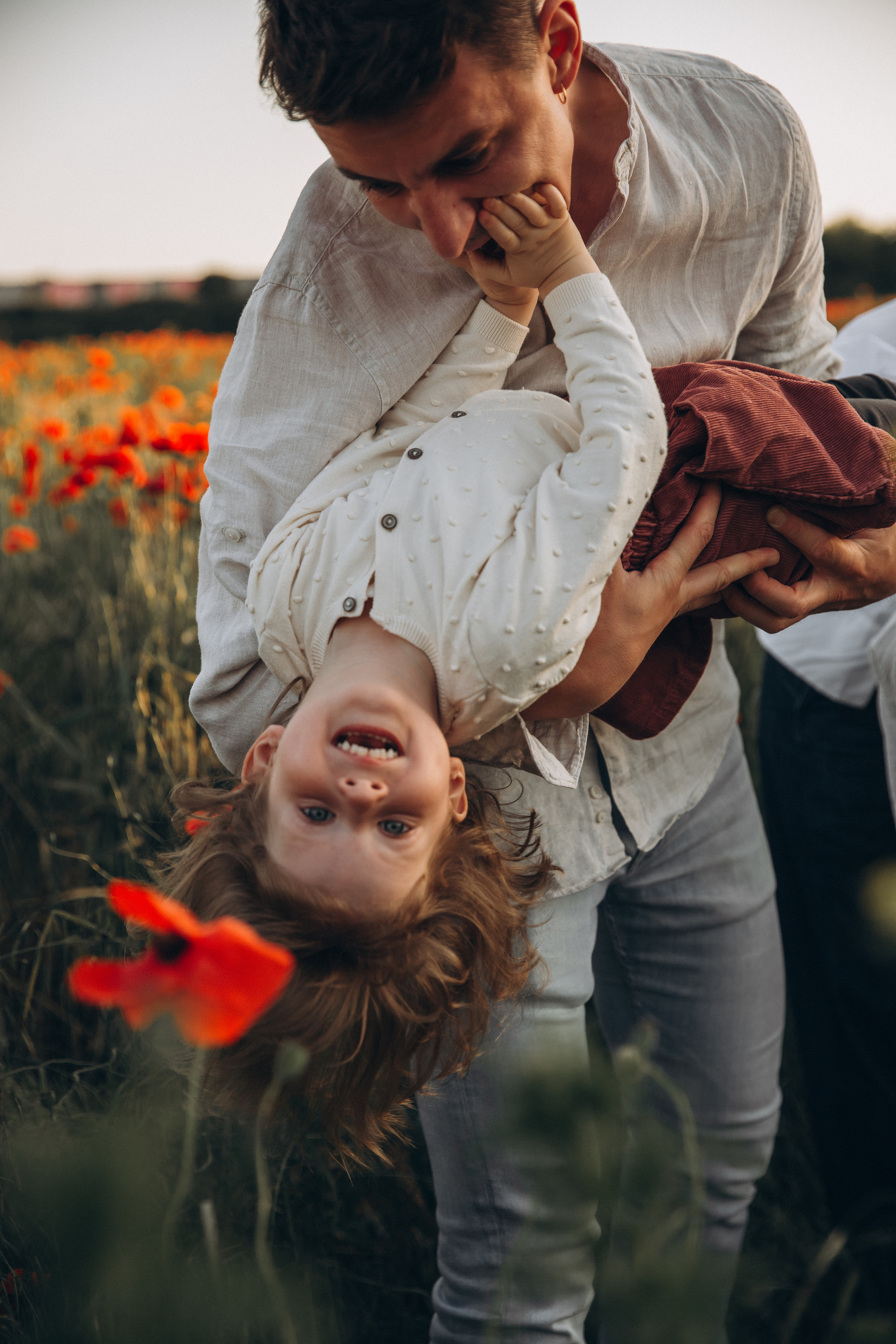 Poppy field. Family Photographer in Prague Nigina Fattakh