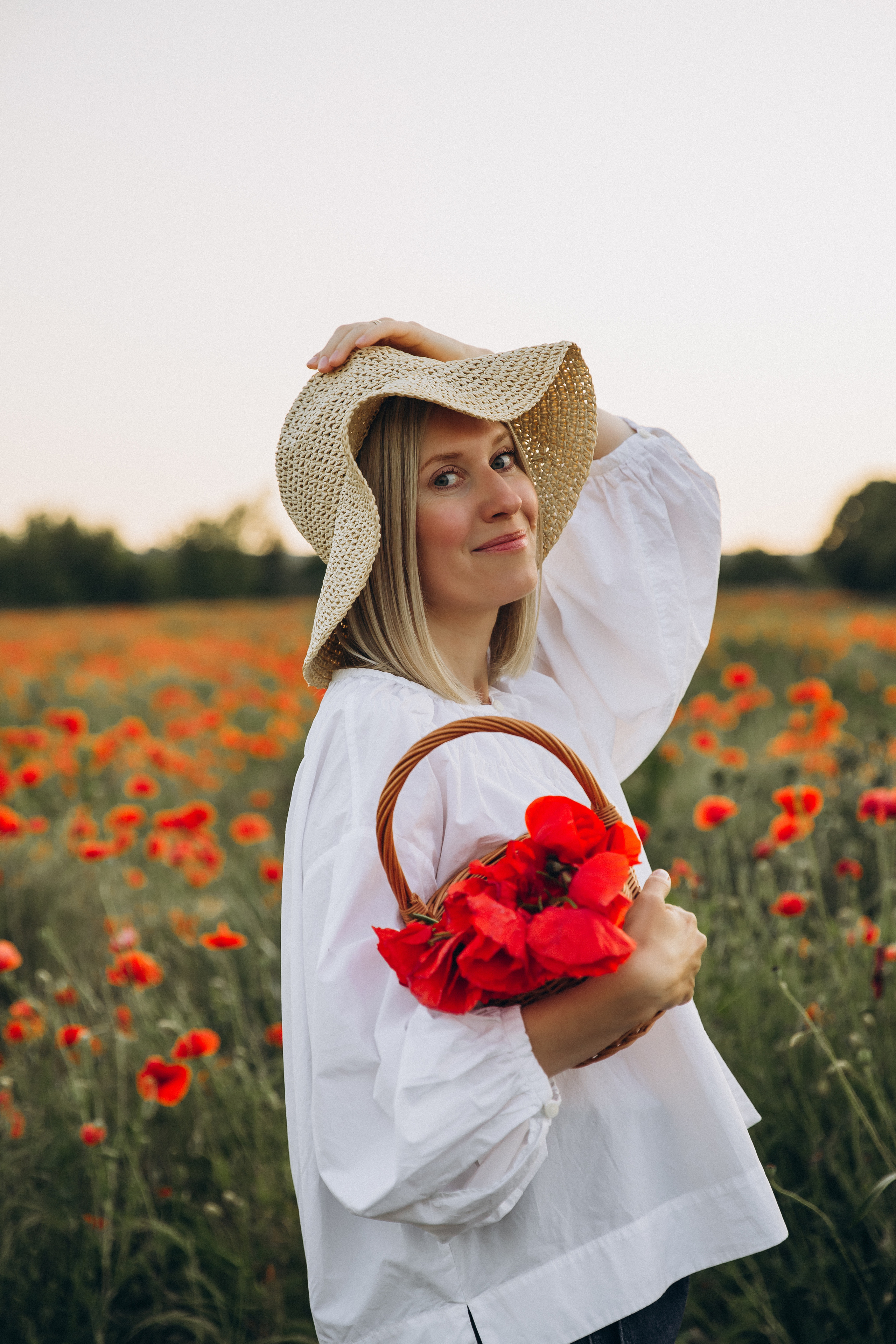 Poppy field. Family Photographer in Prague Nigina Fattakh