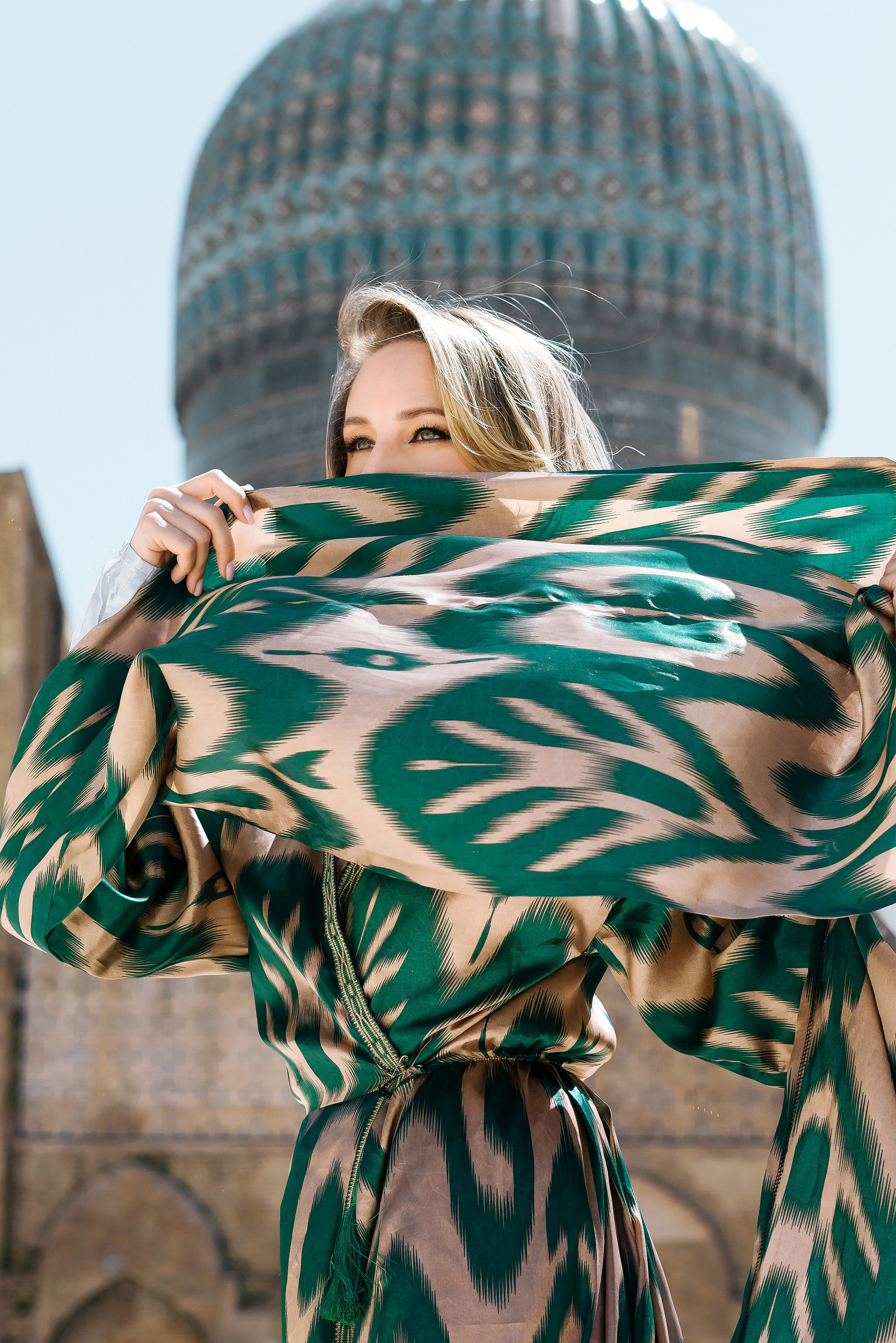A long dress for a photo shoot. Photographer in Uzbekistan and Samarkand Djasur Marupov