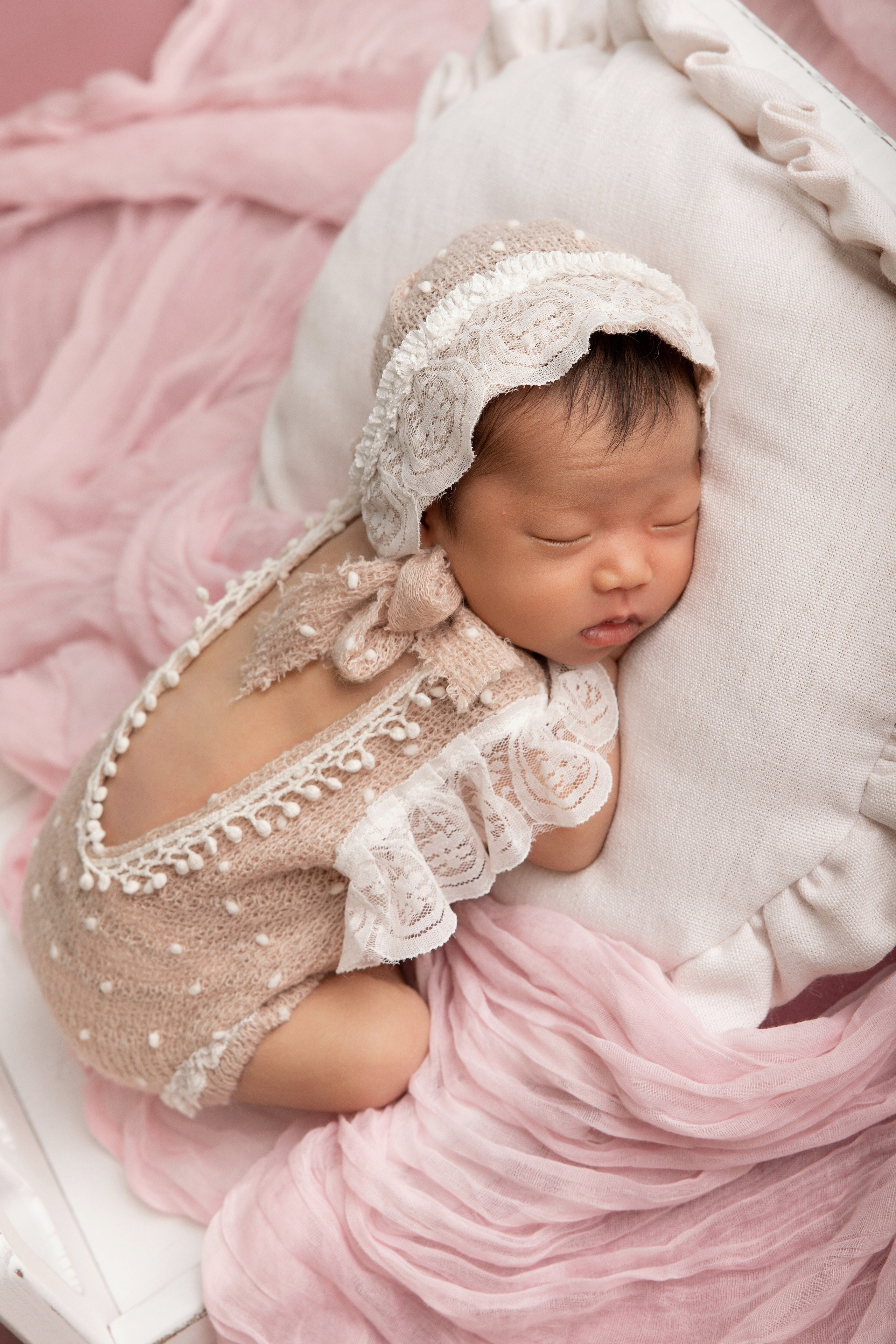 Newborn Classic. Family photographer in Bay Area, California