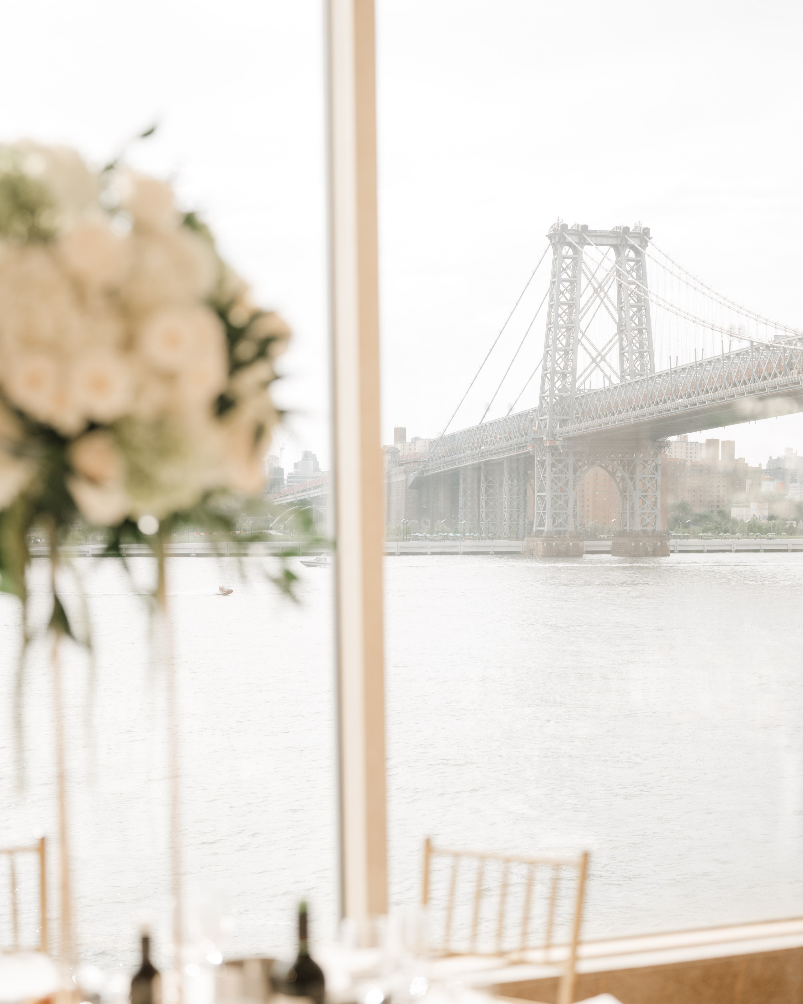 A wedding with a view of the Williamsburg Bridge. Portrait and wedding photographer in New York