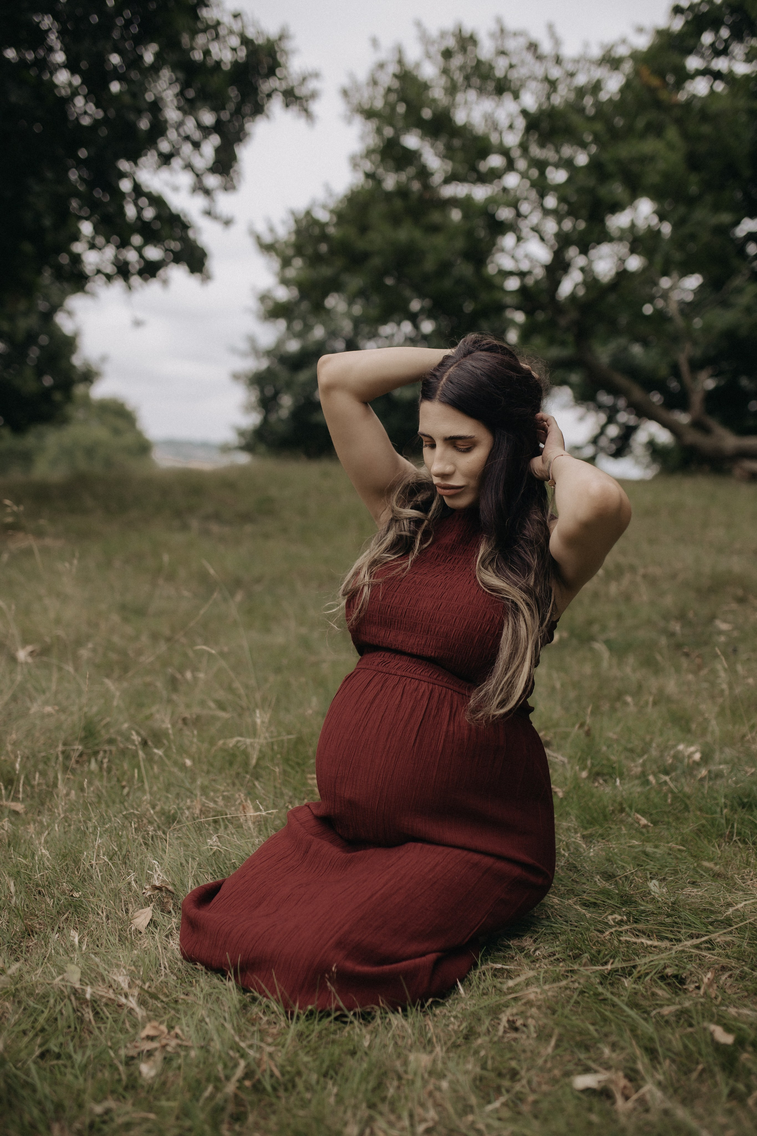 Growing life, holding love. Wedding and Portrait Photographer Evie Moon