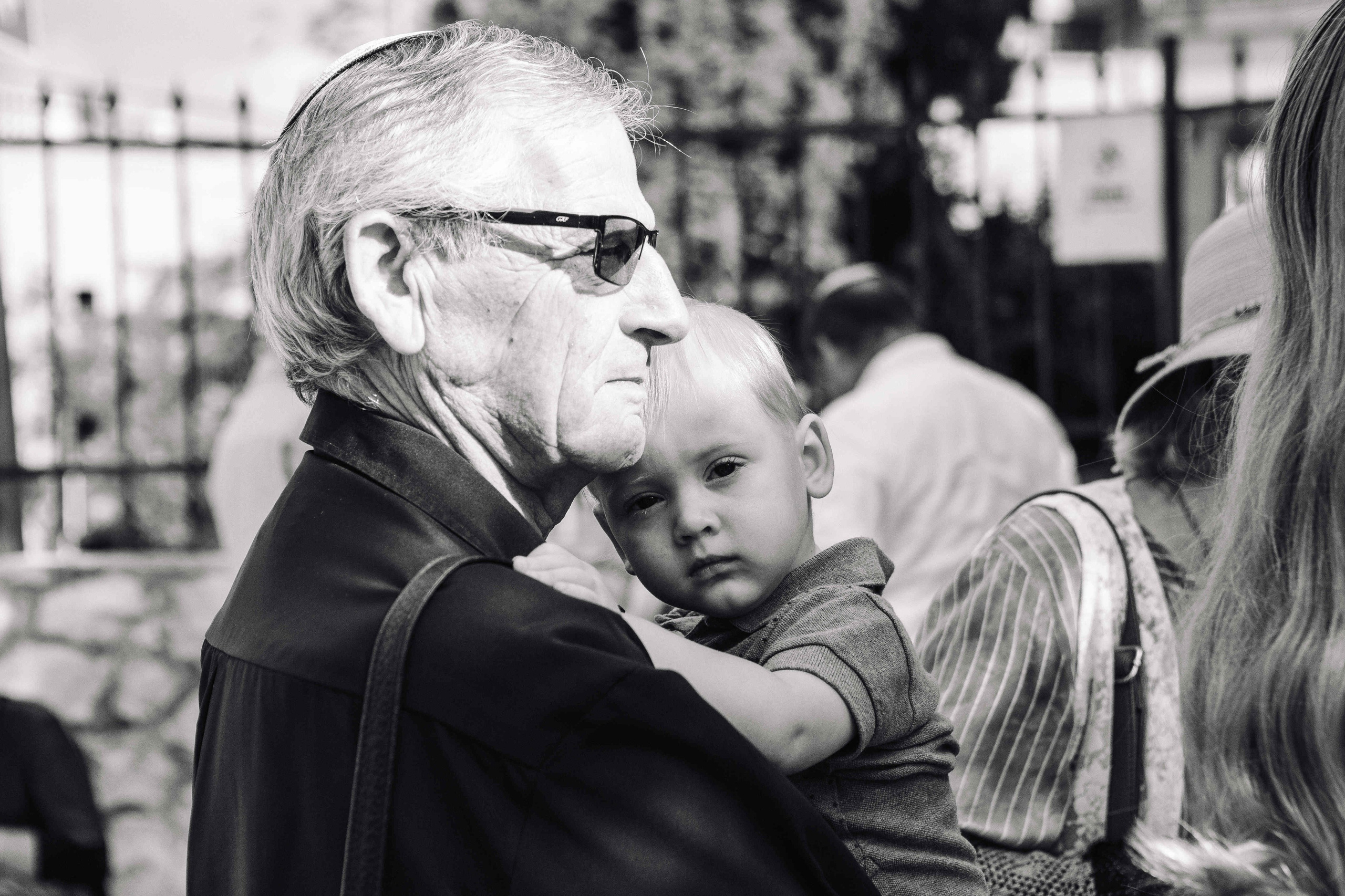 BRITH MILA IN THE SMALL SYNAGOGUE. PHOTOGRAPHER IN ISRAEL